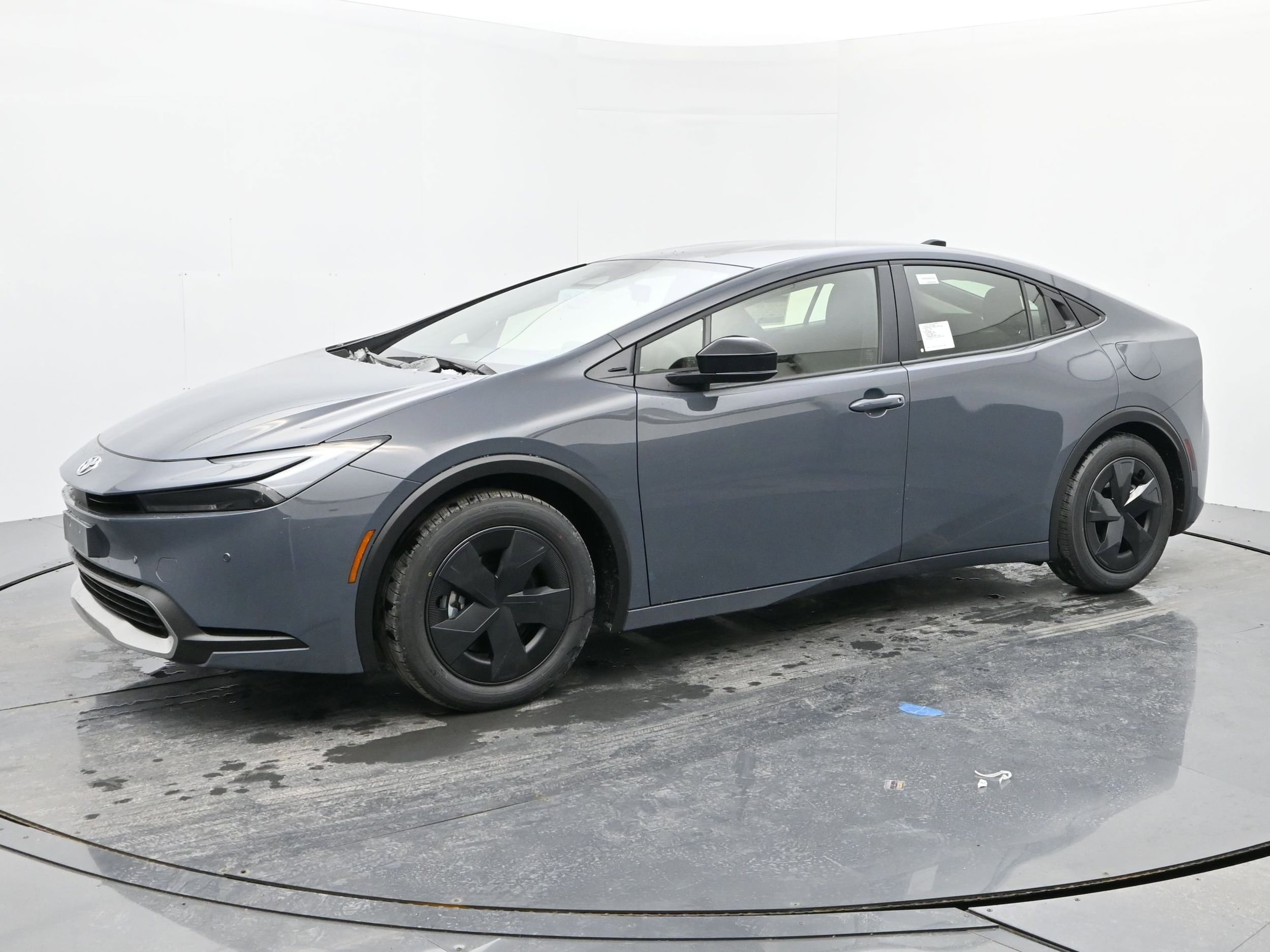 2026 Toyota Prius SE's photo