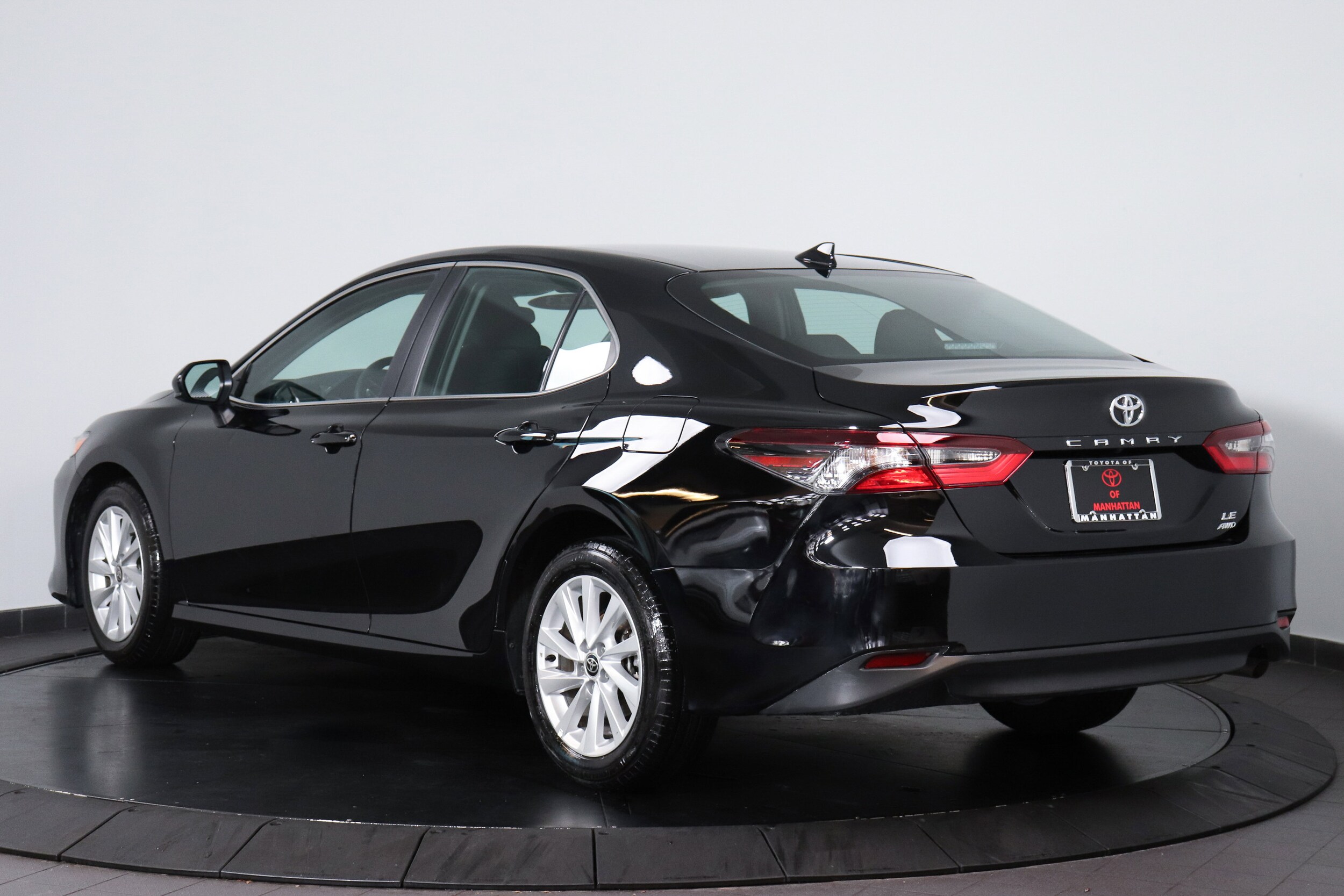2023 Toyota Camry LE photo 3
