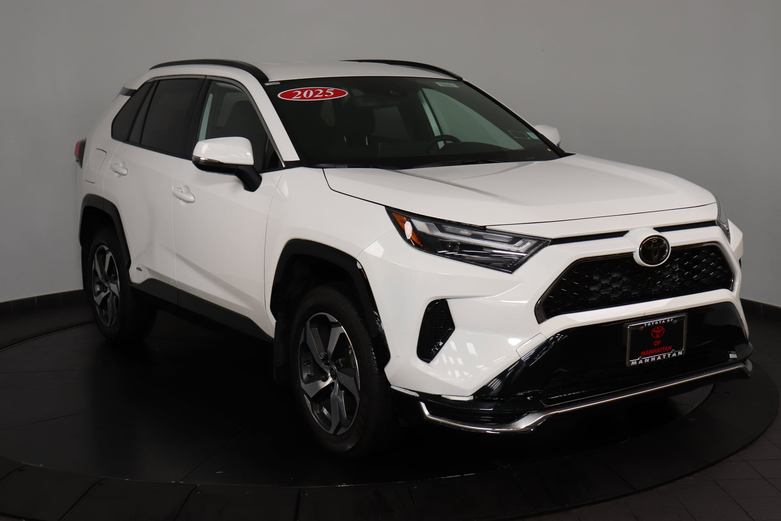 2025 Toyota RAV4 SE - Photo 7