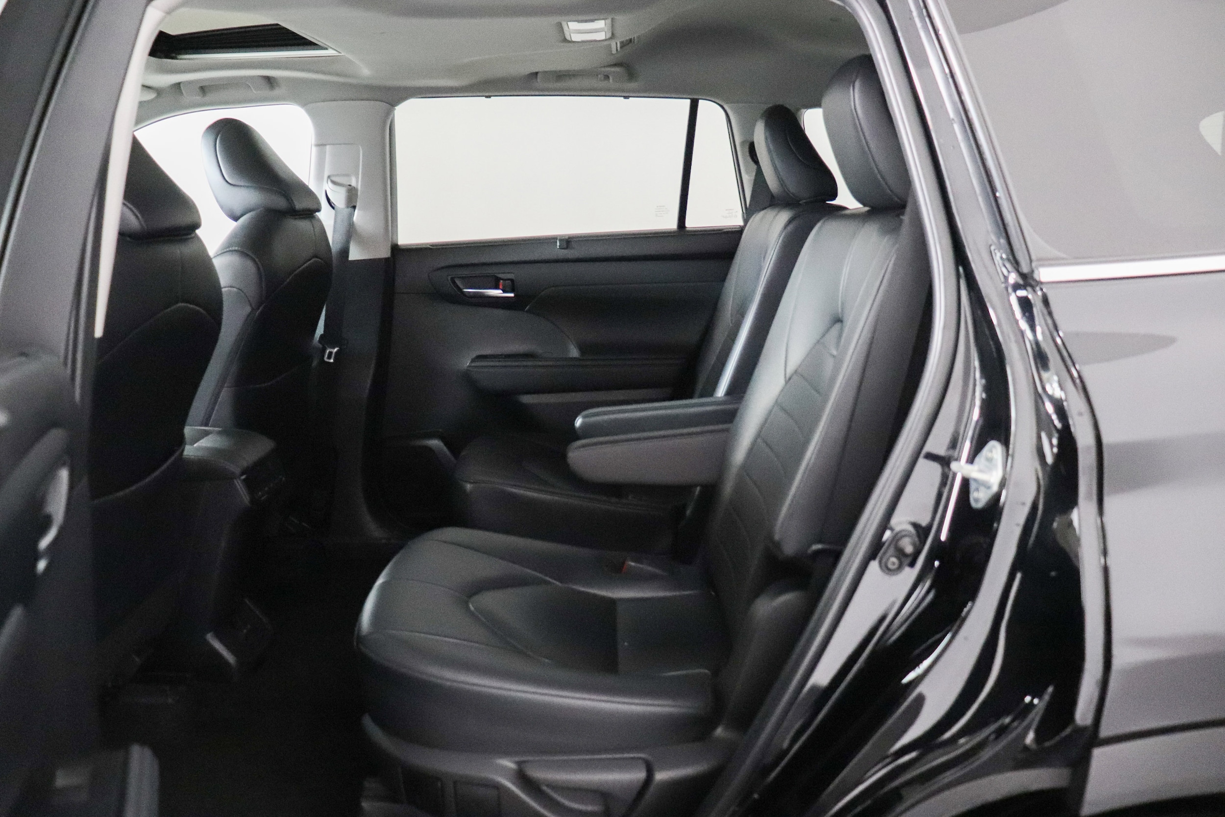 2024 Toyota Highlander LE - Photo 16