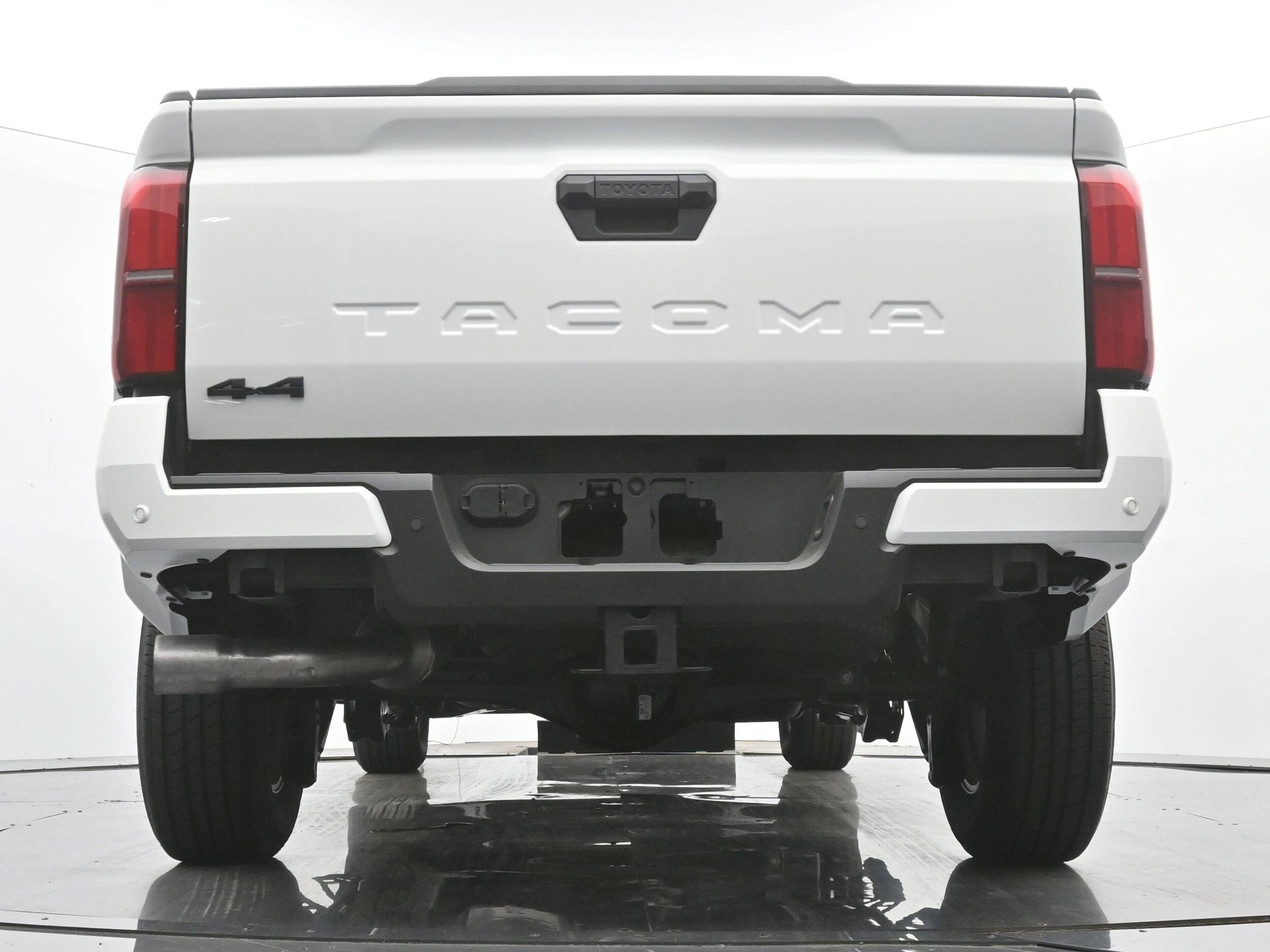 2025 Toyota Tacoma SR5 - Photo 18