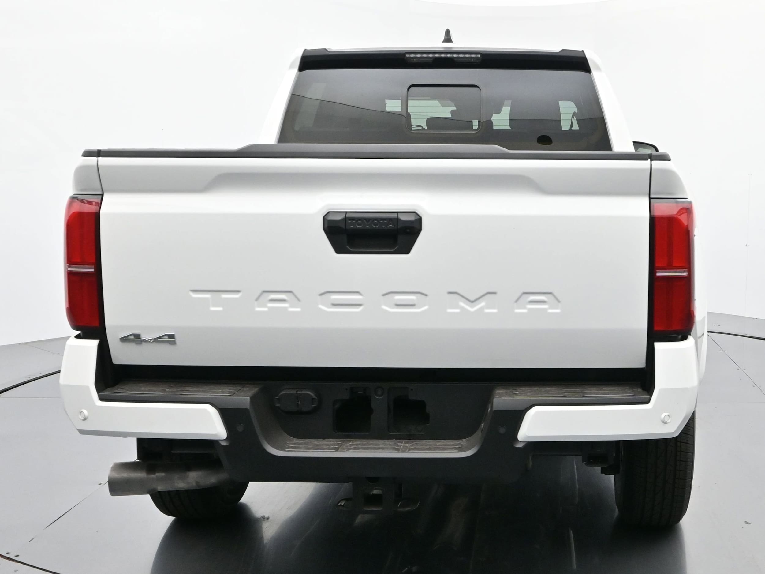 2025 Toyota Tacoma SR5 4x4 Double Cab photo 3