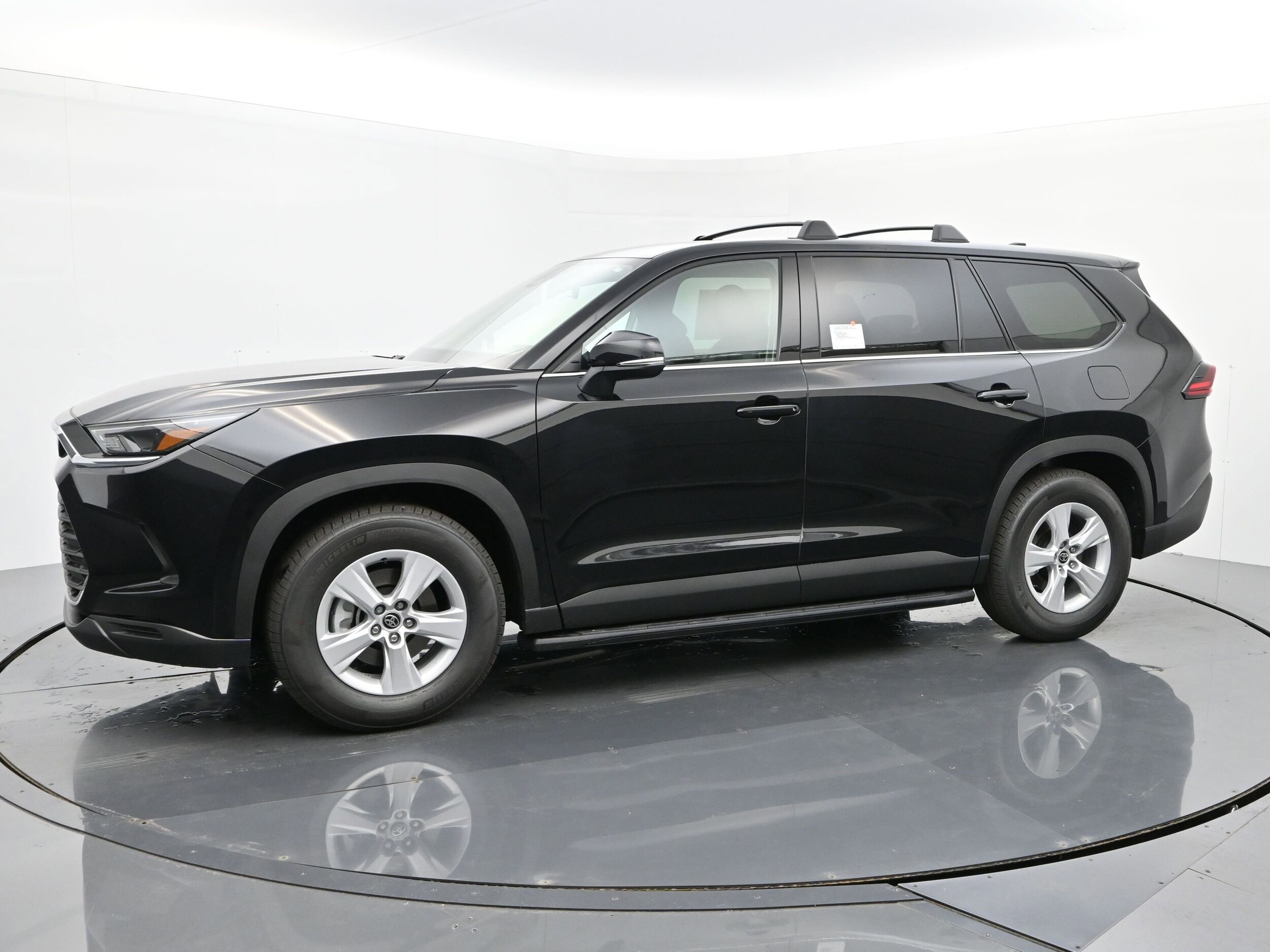 2025 Toyota Grand Highlander LE AWD photo 2