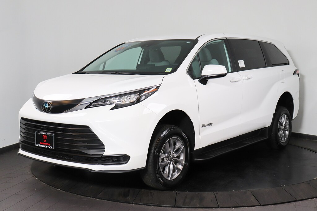 Used 2026 Toyota Sienna LE 8 Passenger Van Passenger Van