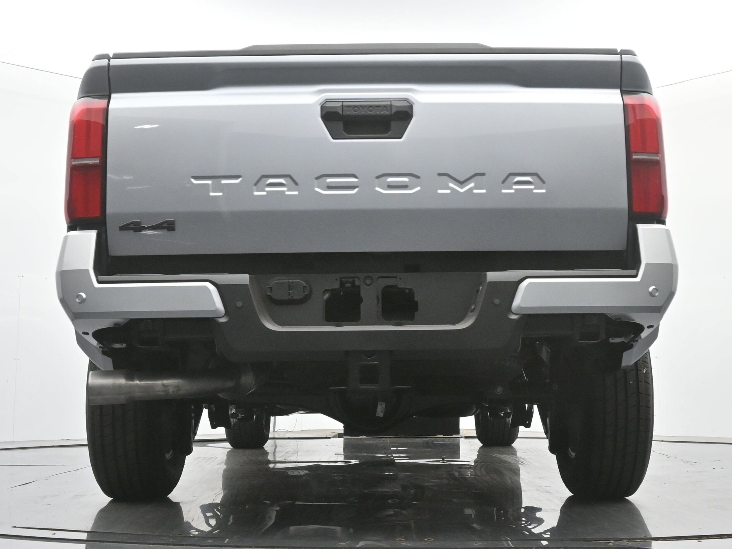 2025 Toyota Tacoma SR5 - Photo 18