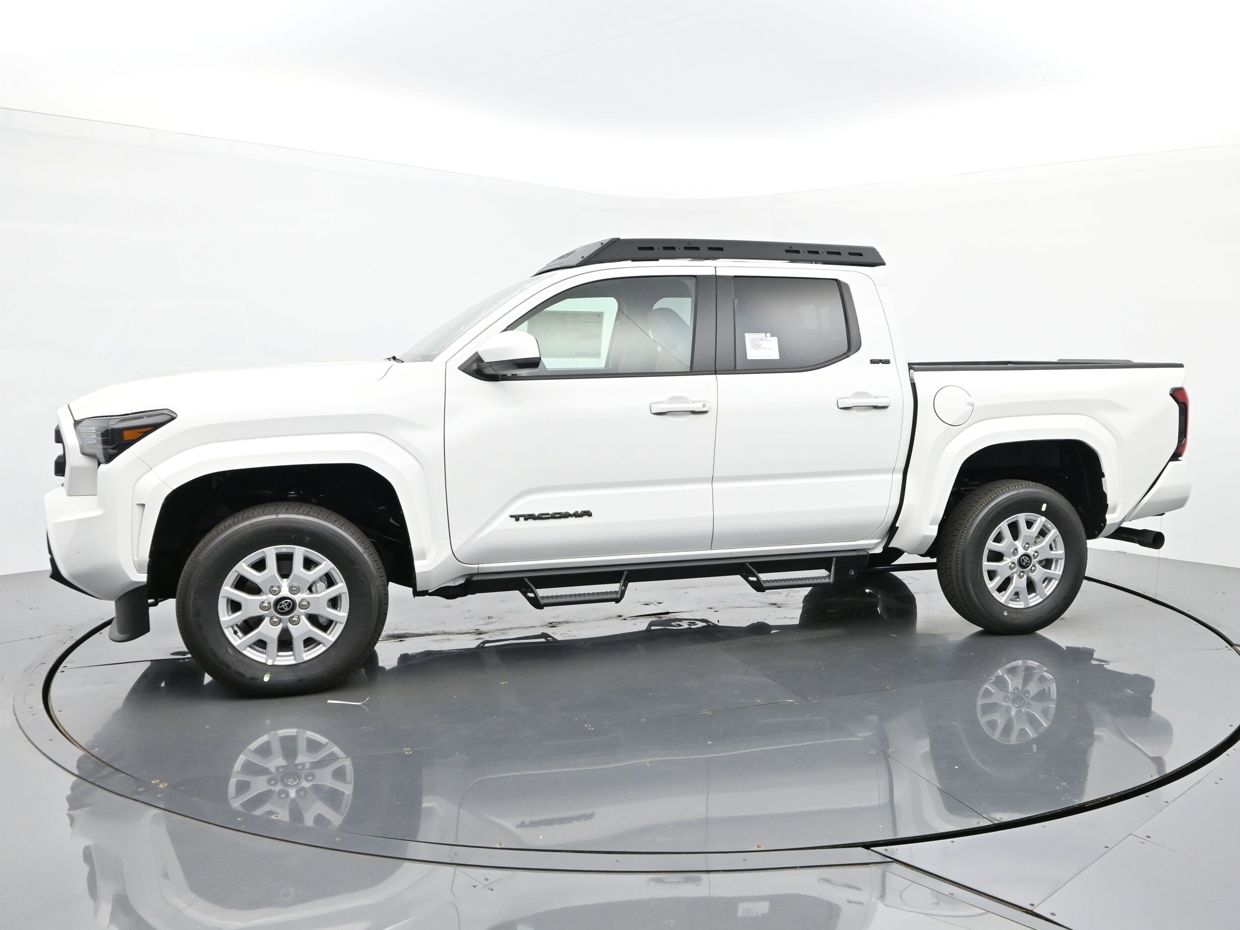 2025 Toyota Tacoma SR5 4x4 Double Cab photo 2