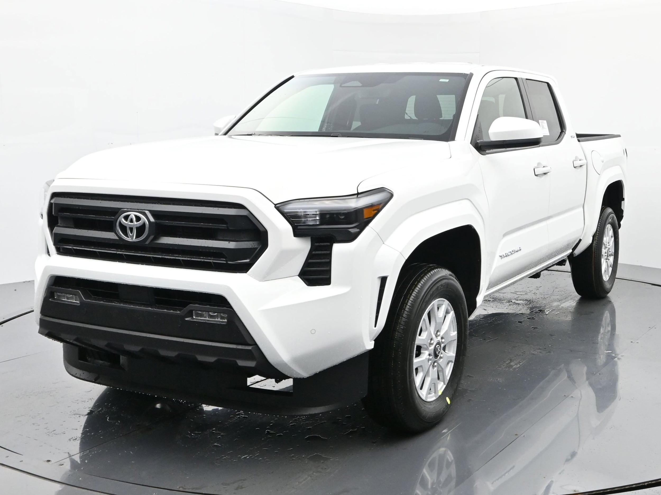2025 Toyota Tacoma SR5's photo