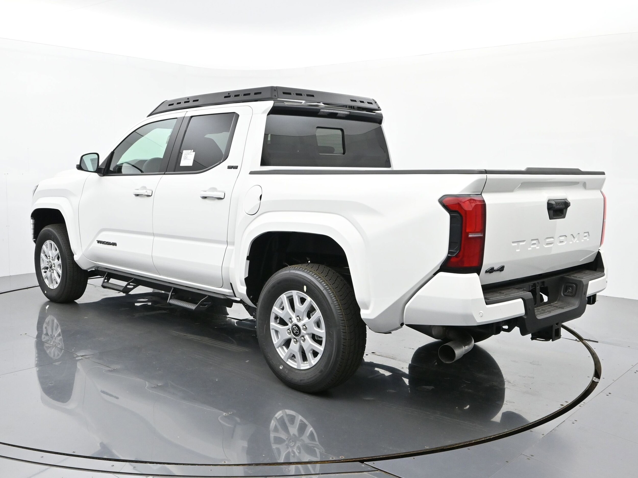 2025 Toyota Tacoma SR5 4x4 Double Cab photo 3