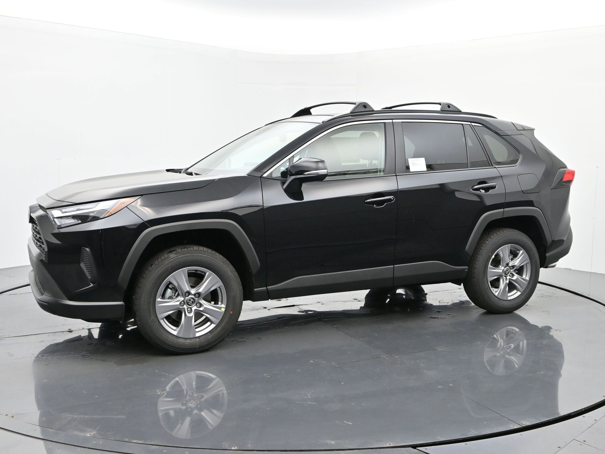 2025 Toyota RAV4 XLE photo 2
