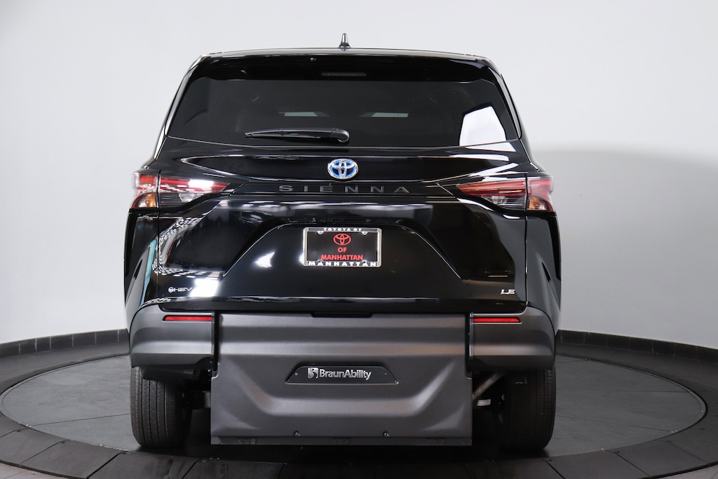 Used 2025 Toyota Sienna LE 8 Passenger Van Passenger Van