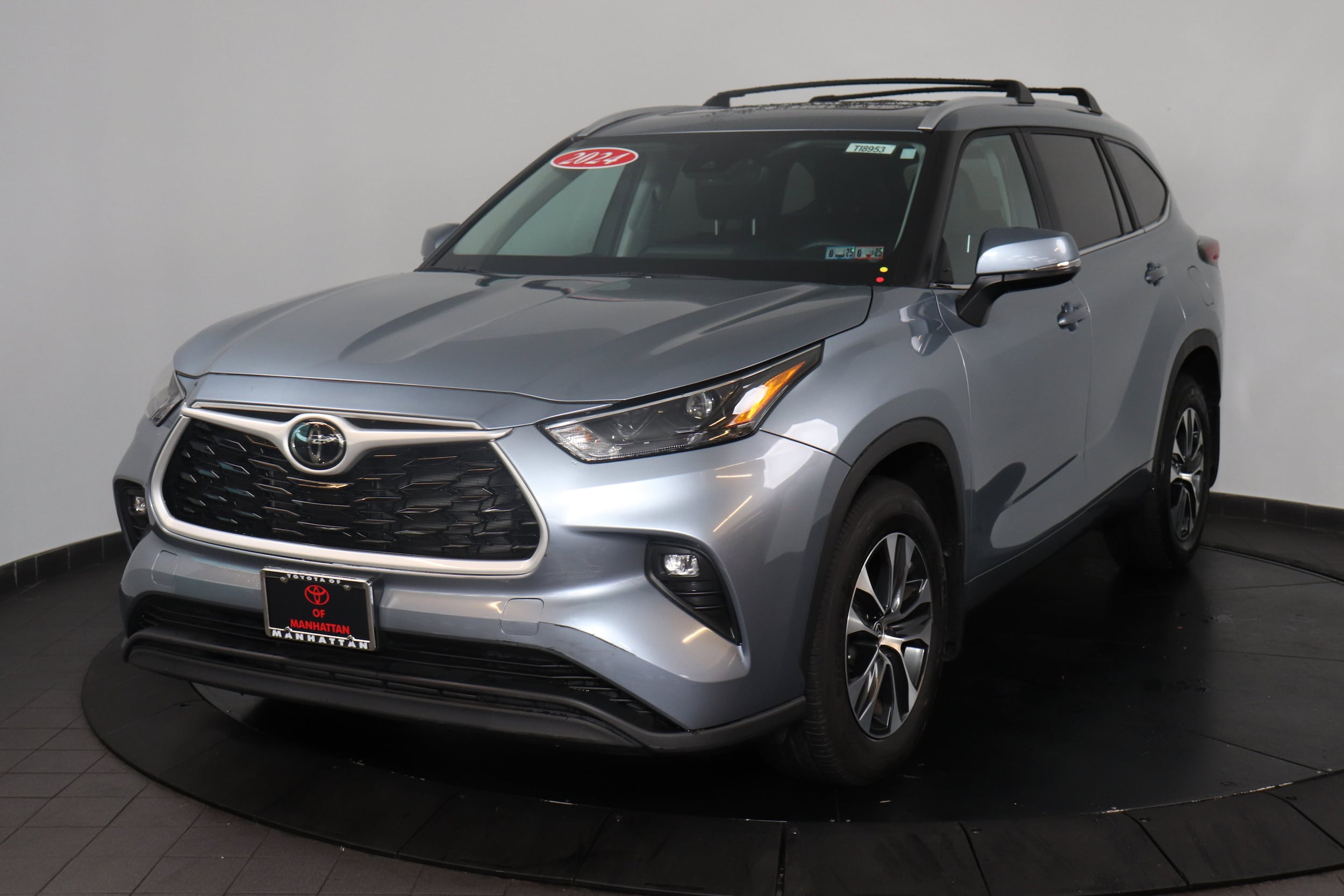 2024 Toyota Highlander XLE's photo