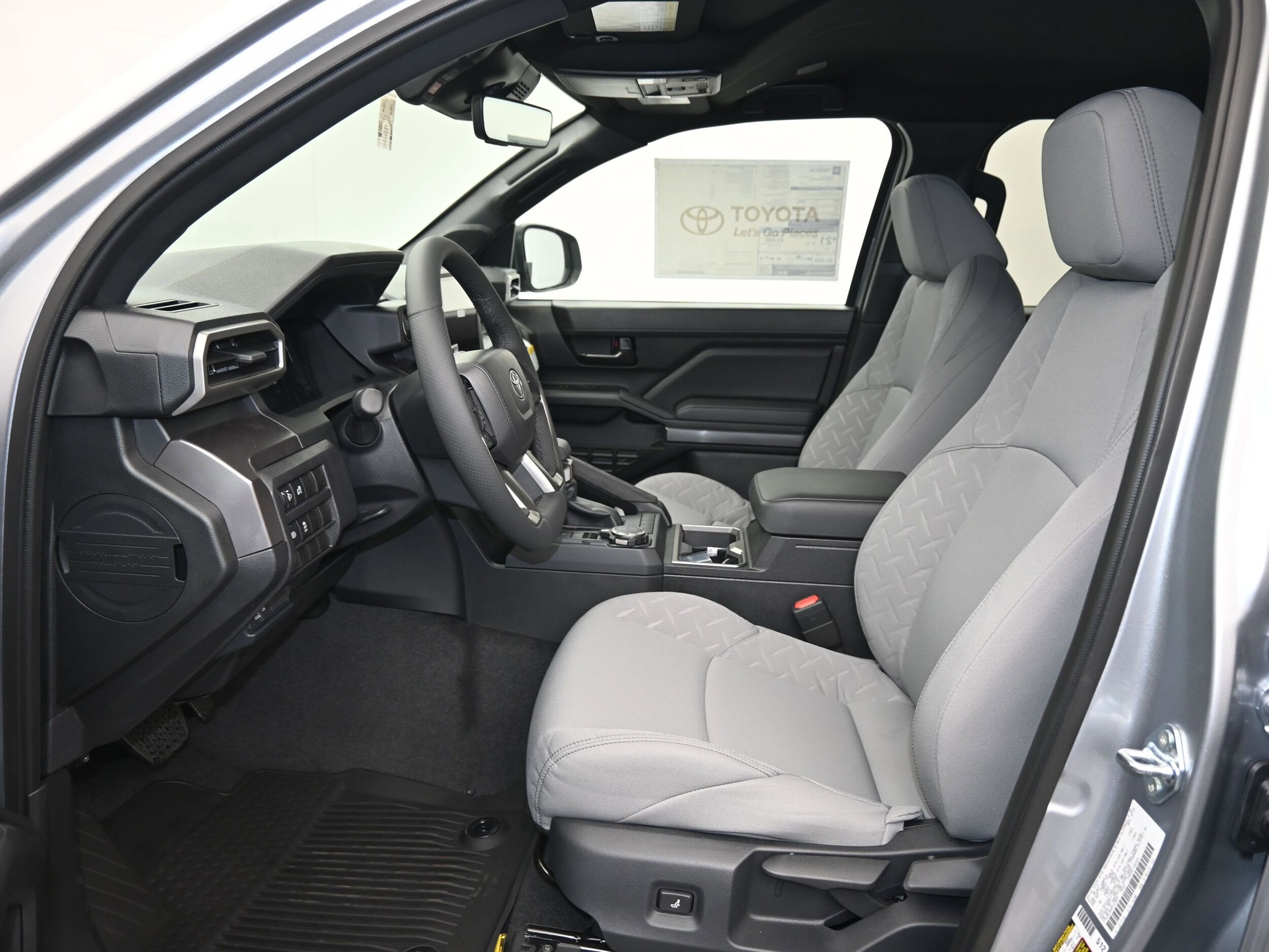 2025 Toyota Tacoma SR5 - Photo 11