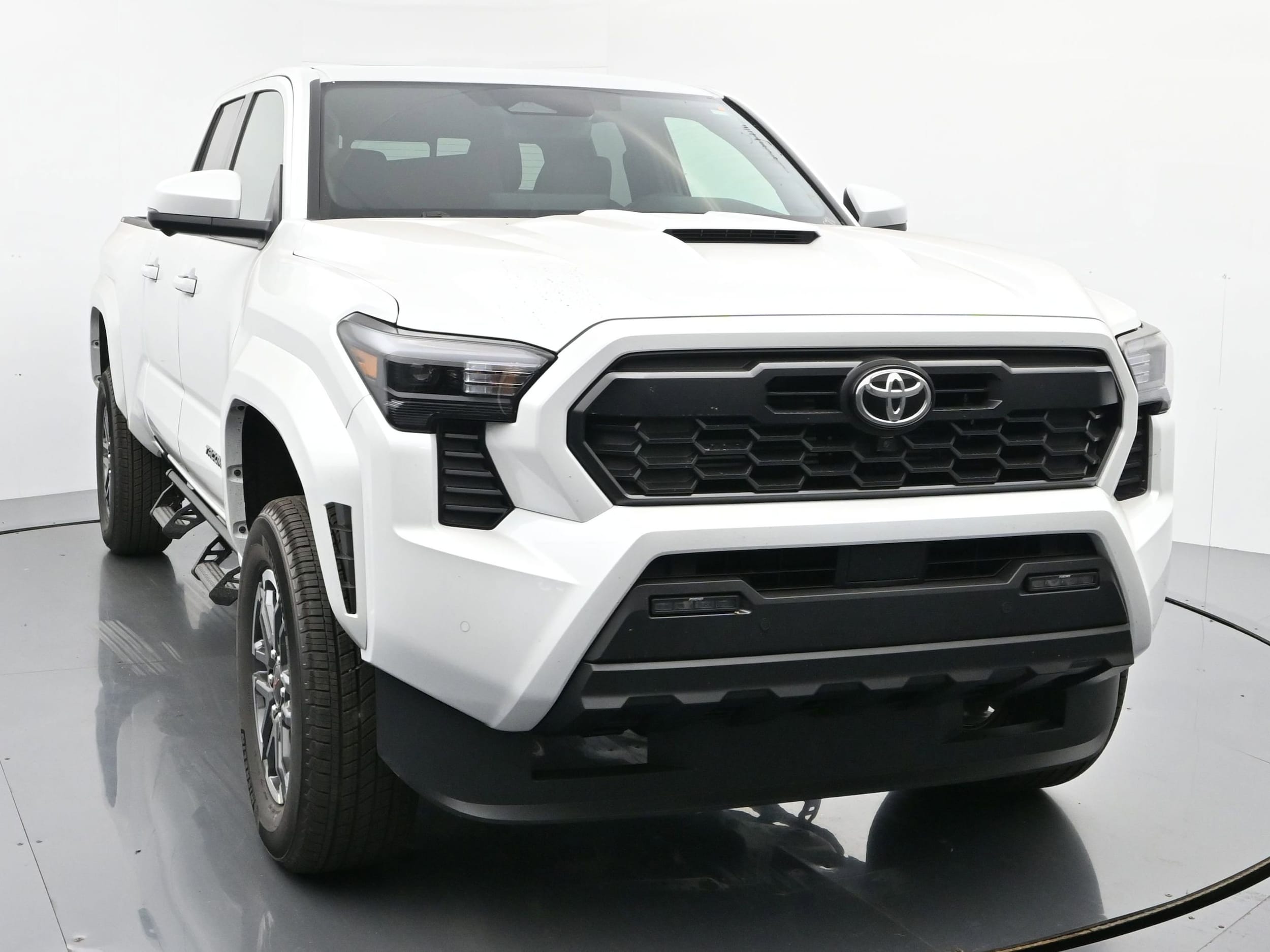 2025 Toyota Tacoma TRD Sport - Photo 8