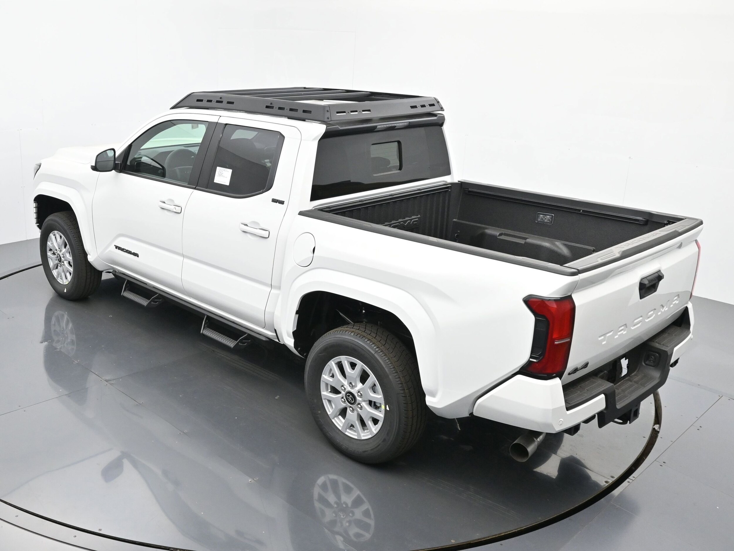 2025 Toyota Tacoma SR5 - Photo 25