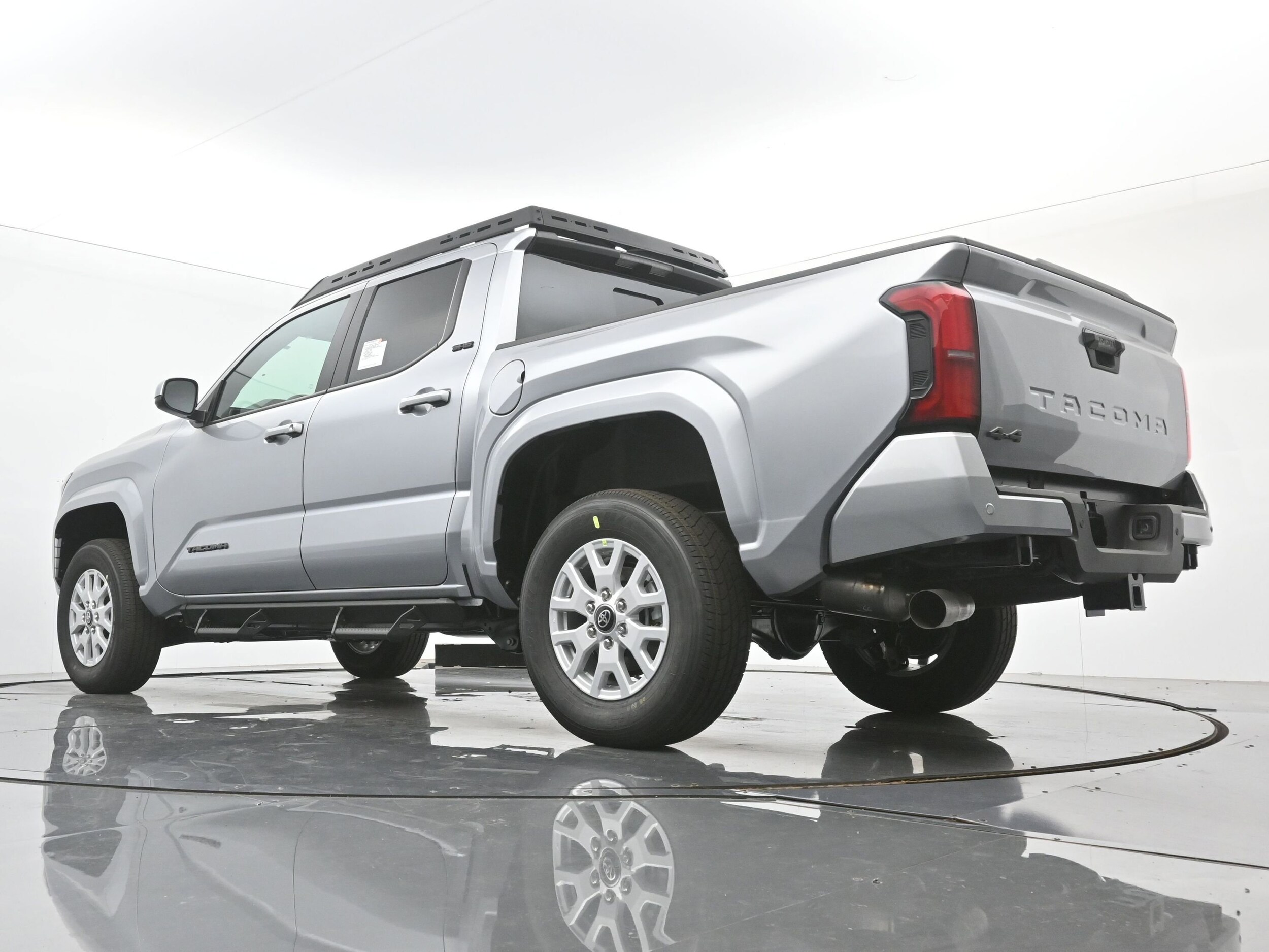 2025 Toyota Tacoma SR5 - Photo 17