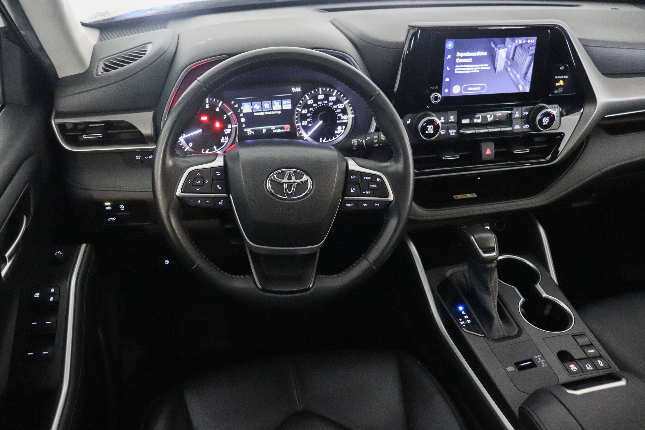 2024 Toyota Highlander LE - Photo 22