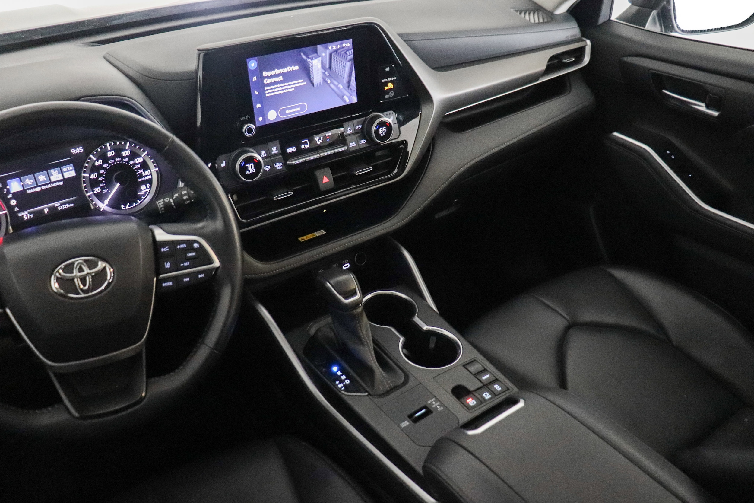 2024 Toyota Highlander LE - Photo 24