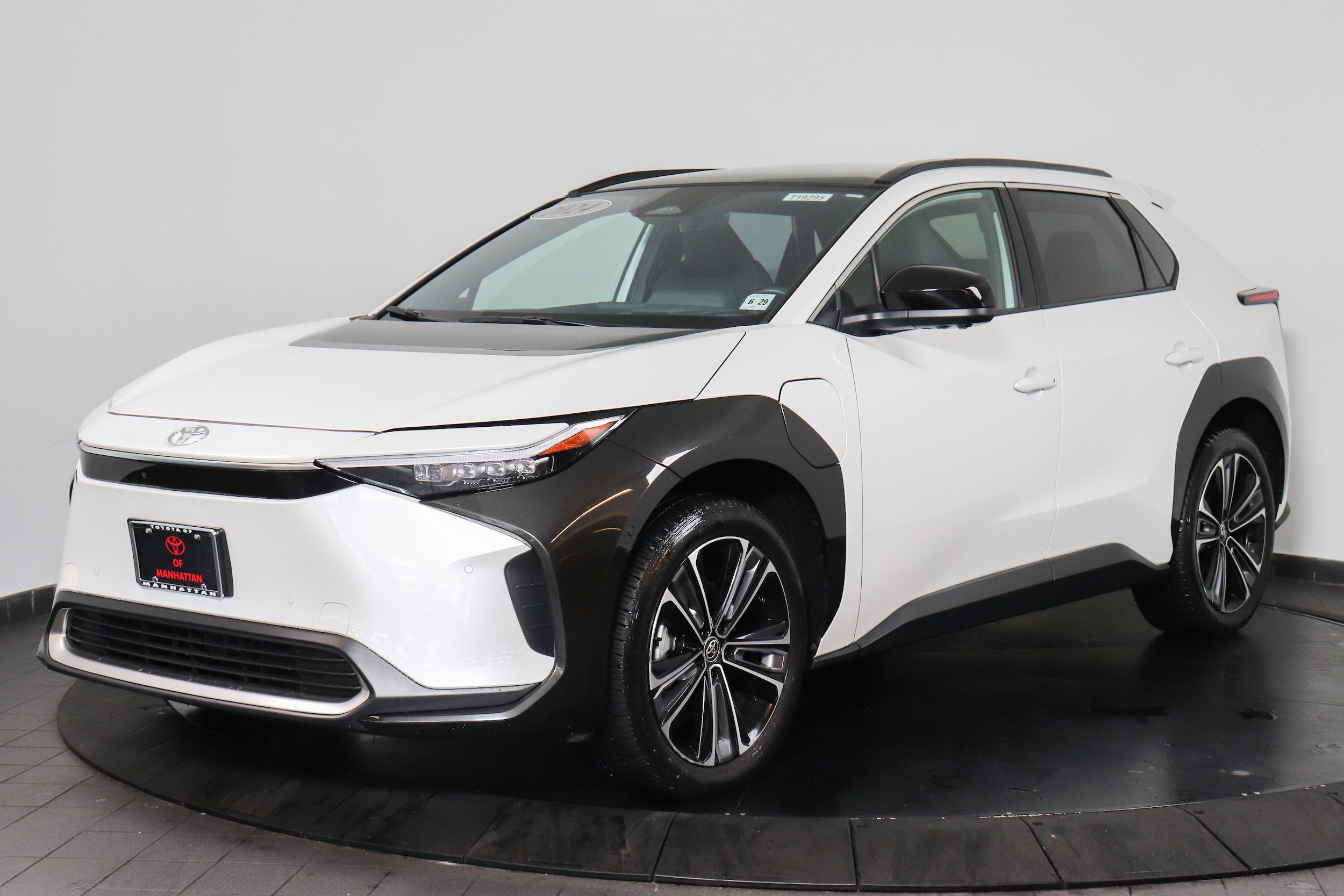 2024 Toyota bZ4X Limited AWD's photo