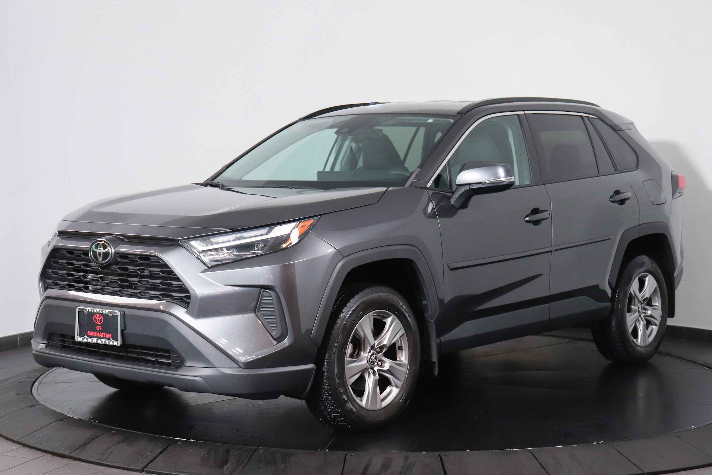 2022 Toyota RAV4 XLE's photo