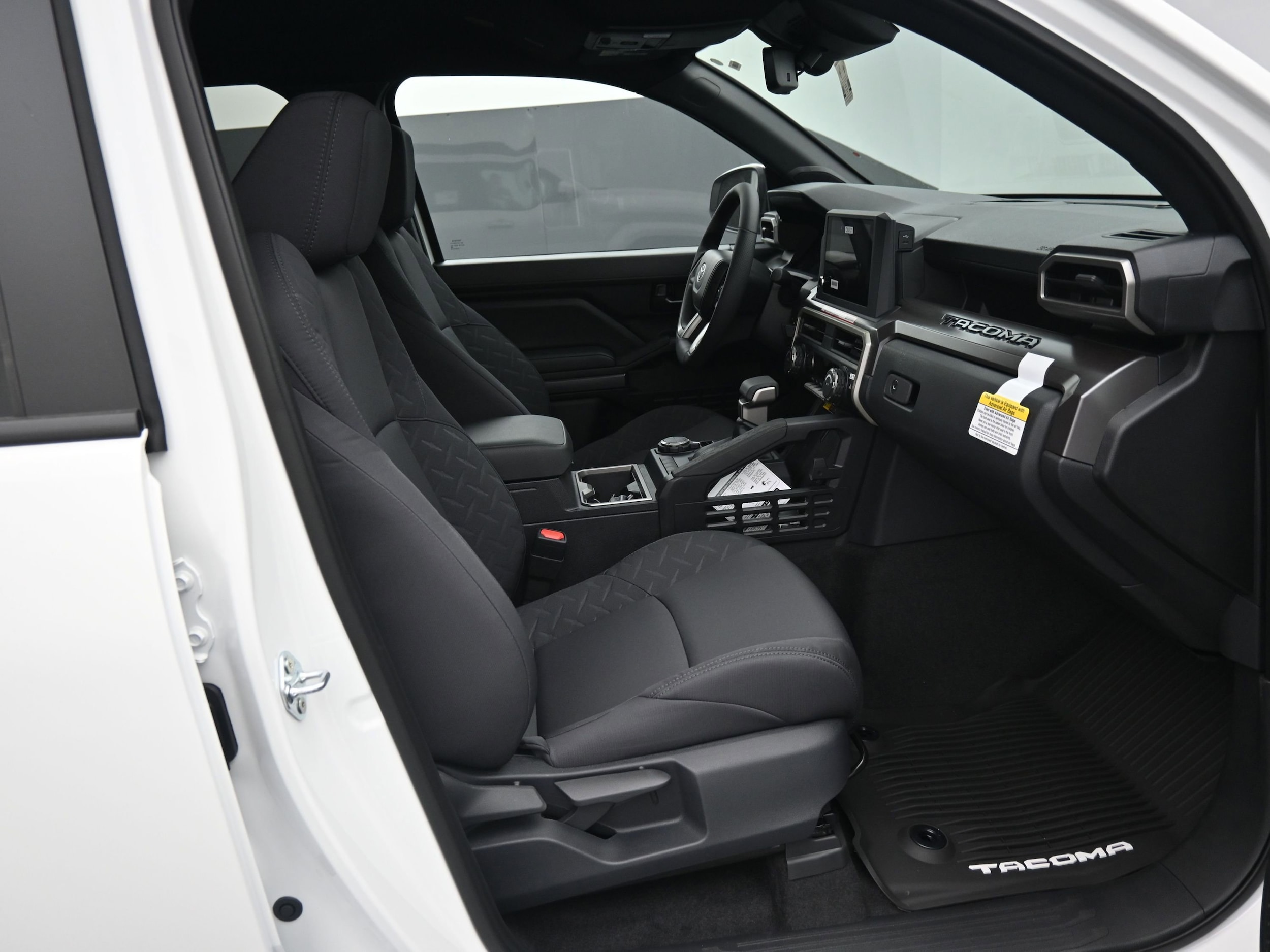 2025 Toyota Tacoma SR5 - Photo 13