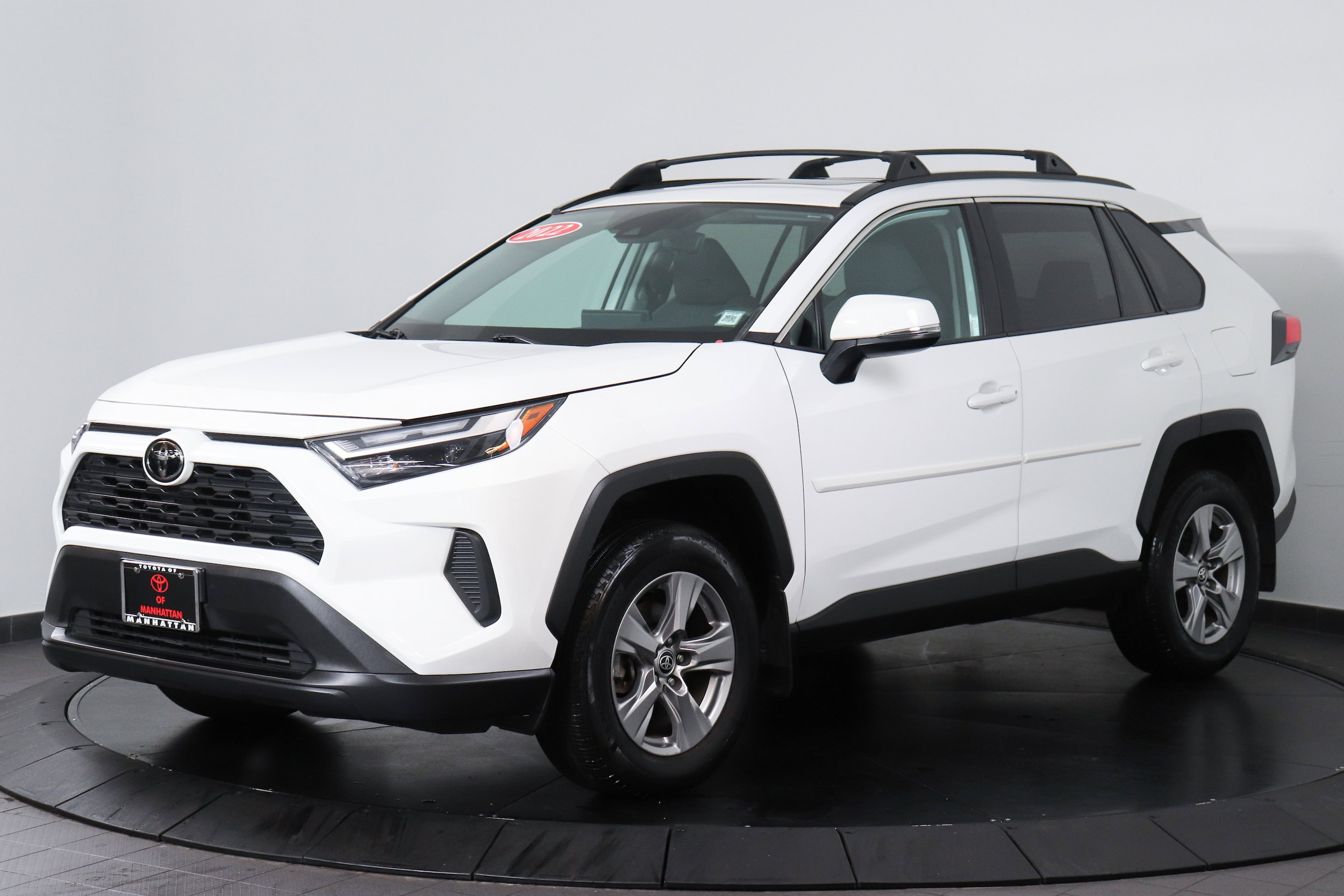 2022 Toyota RAV4 XLE's photo