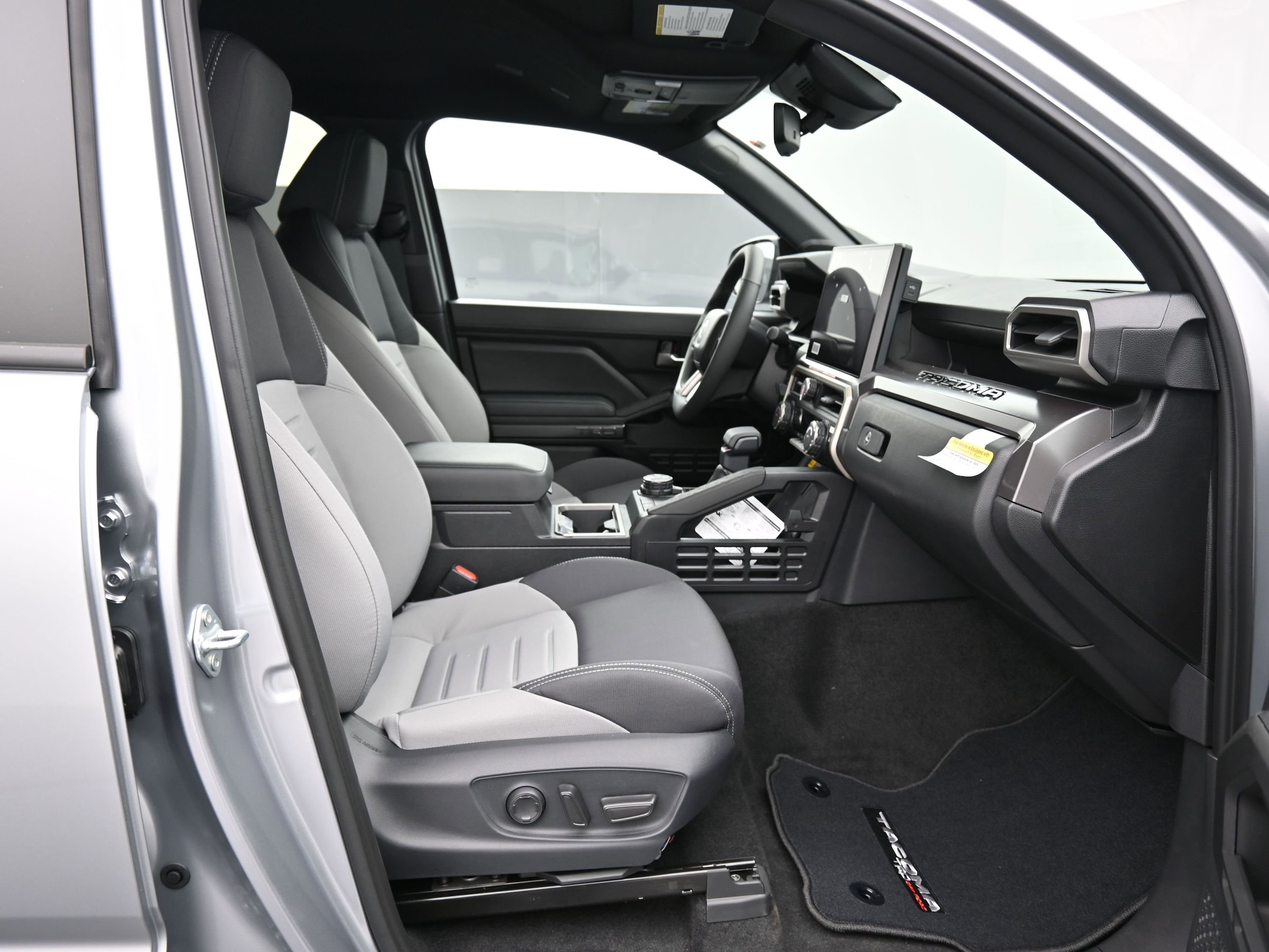 2025 Toyota Tacoma TRD Off Road - Photo 13