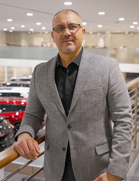 Staff member Nelson Nunez from ID_c4d5242833c9
