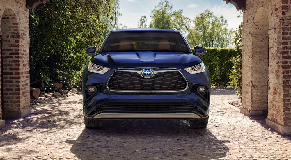 2024%20Toyota%20Highlander%20Hybrid%20Platinum%20-%20Blue.jpg