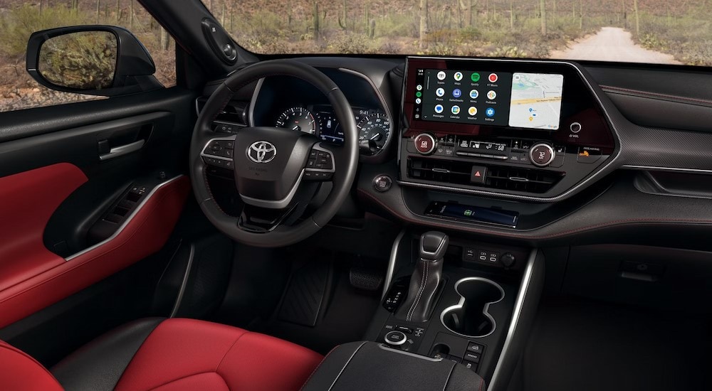 Toyota%20Highlander%20for%20sale%20in%20New%20York%20City%20-%202024%20Toyota%20Highlander%20XSE%20-%20Dash.jpg The black and red interior and dash in a 2024 Toyota Highlander XSE is shown.