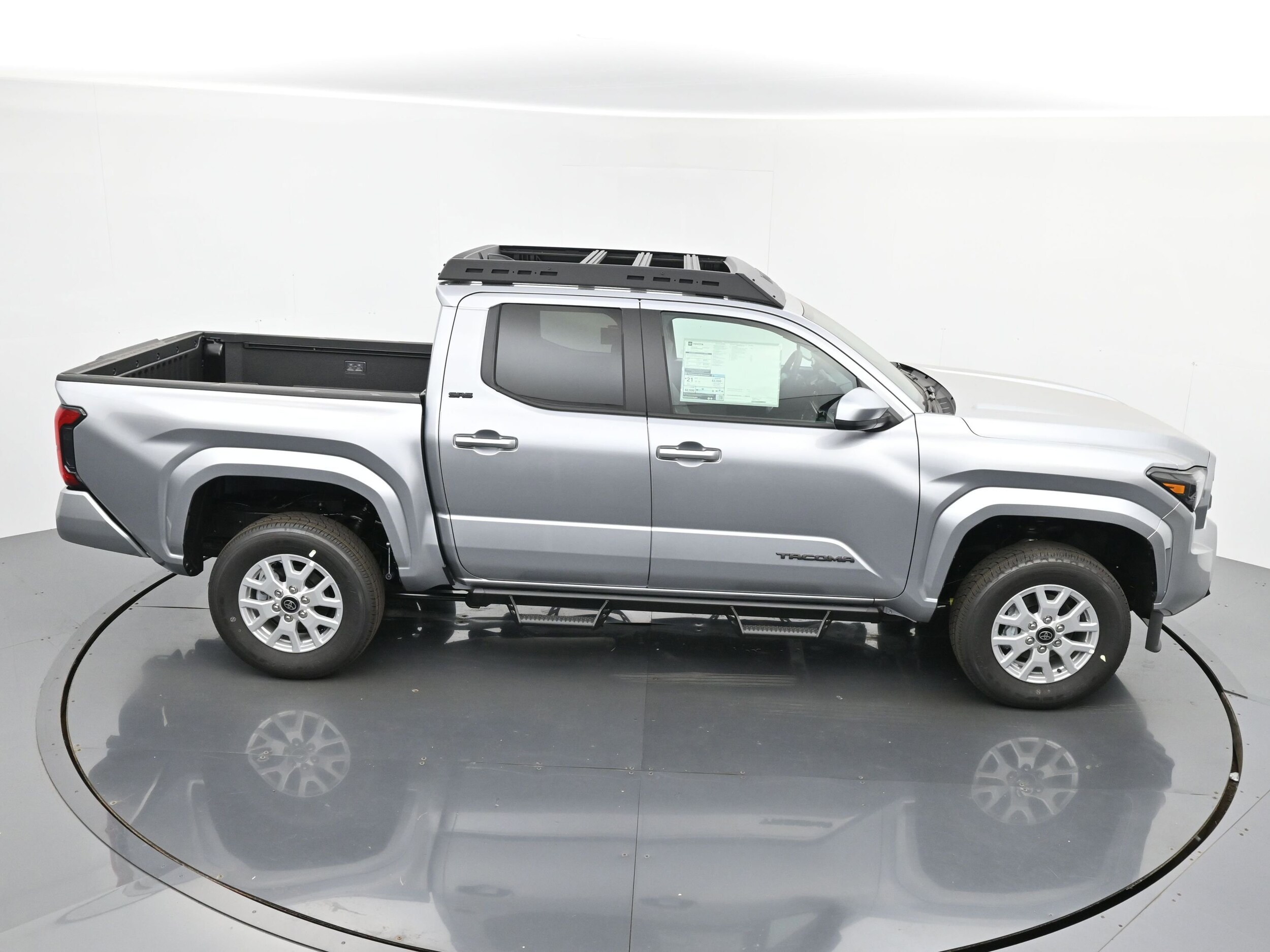 2025 Toyota Tacoma SR5 - Photo 28
