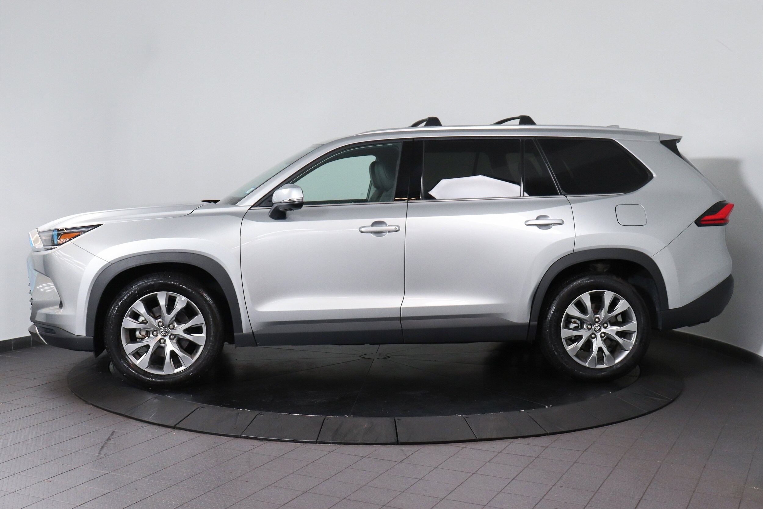 2024 Toyota Grand Highlander Limited photo 2