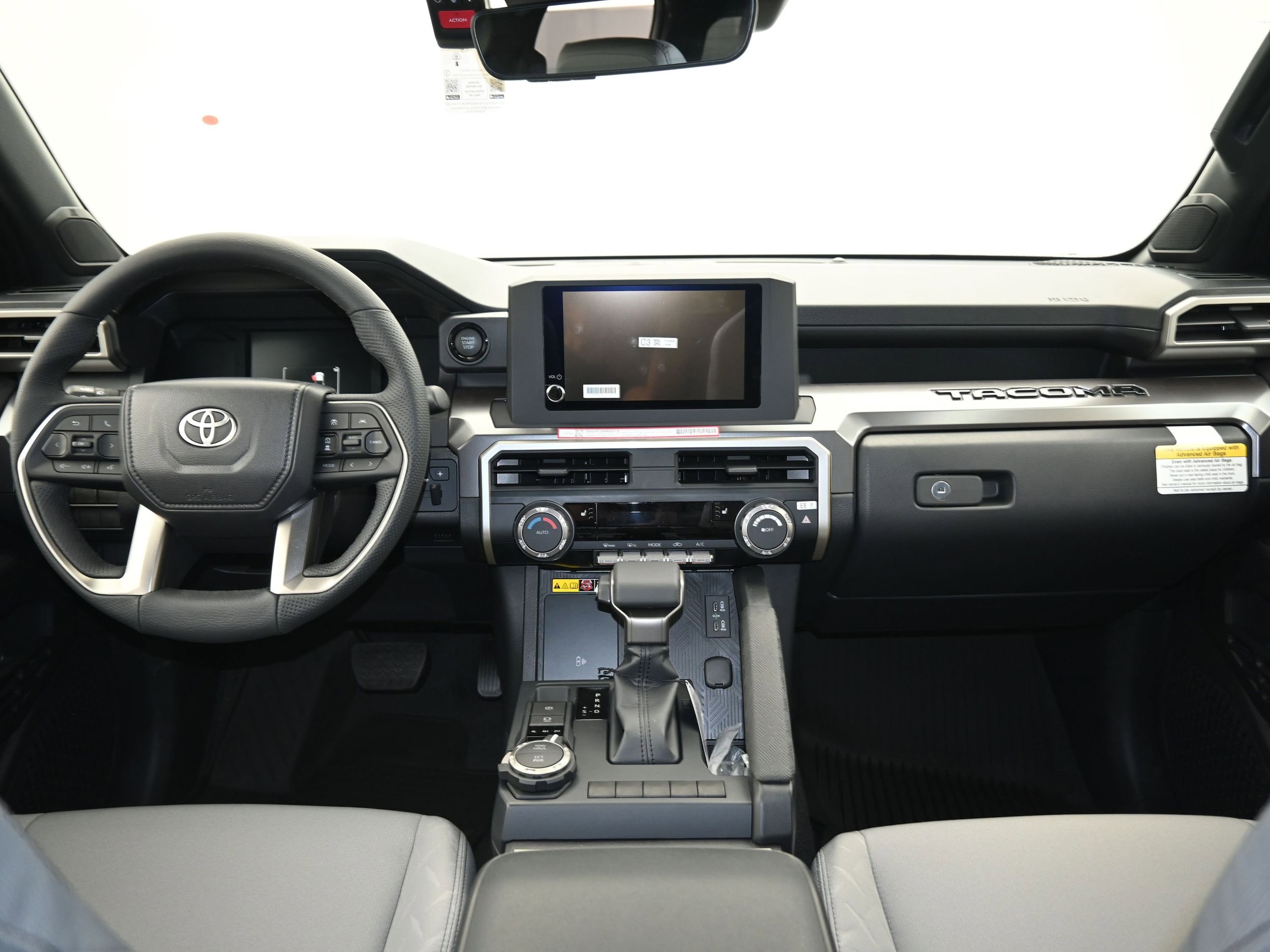 2025 Toyota Tacoma SR5 - Photo 9