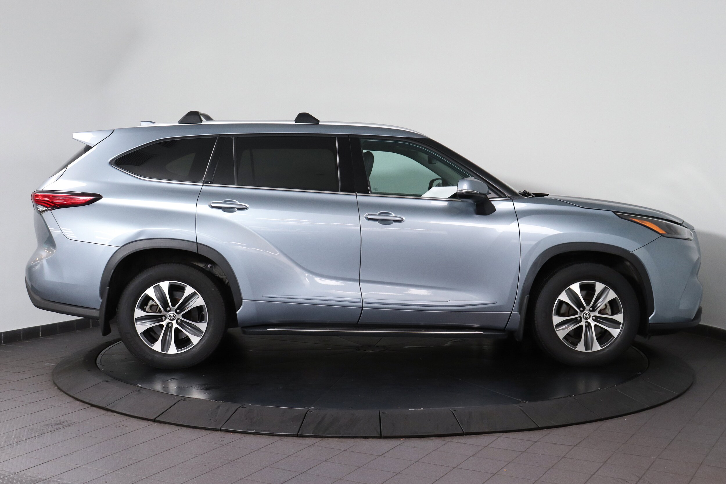 2022 Toyota Highlander XLE photo 4