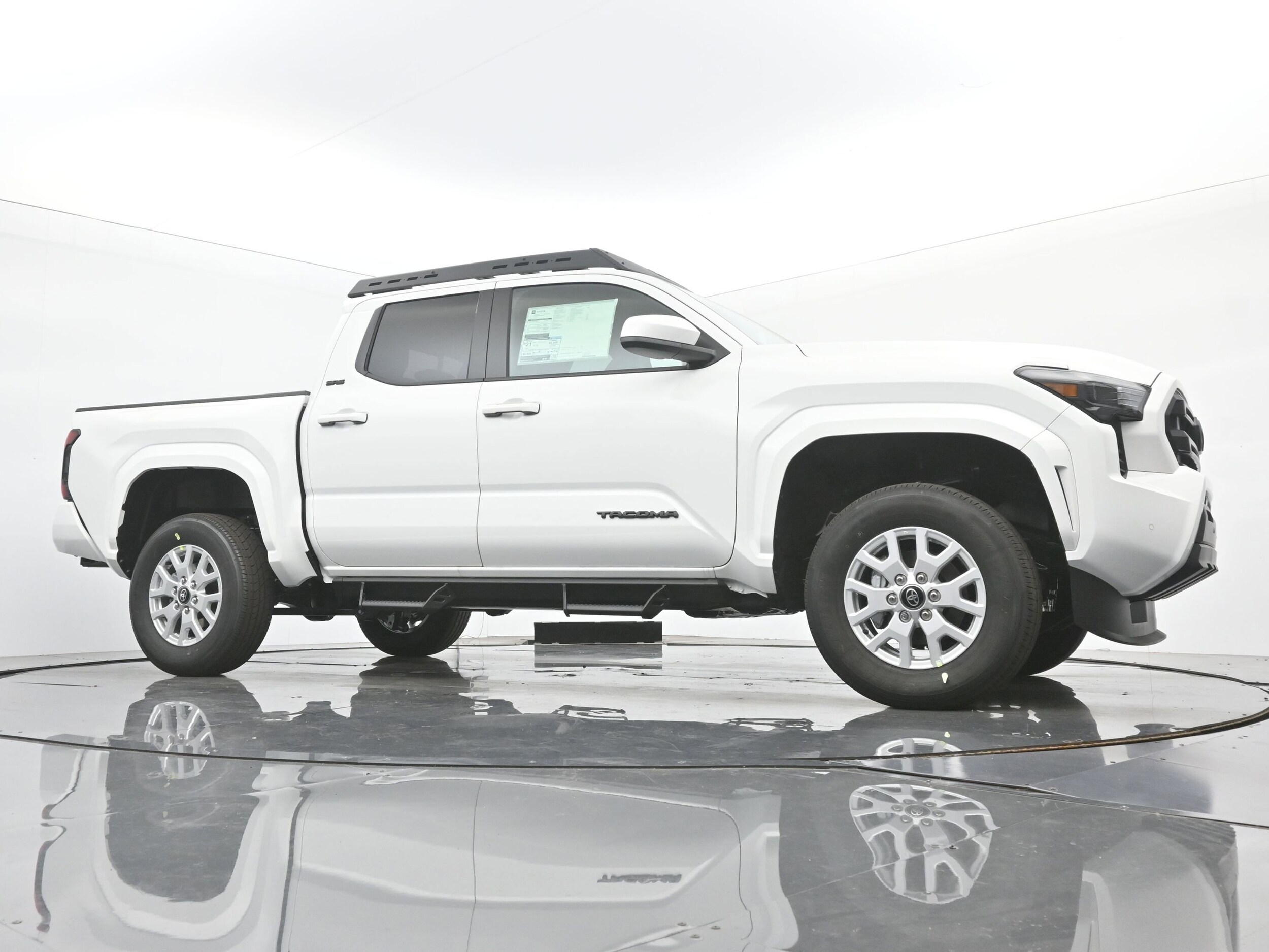 2025 Toyota Tacoma SR5 - Photo 21