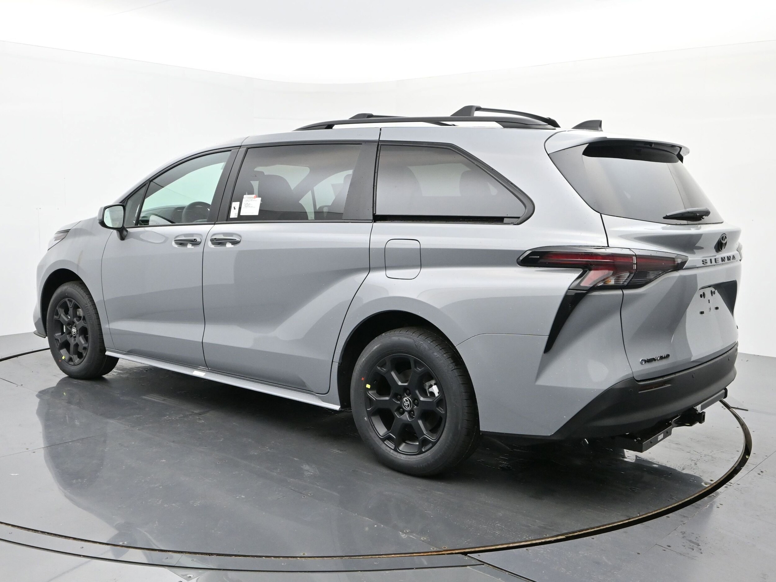 2025 Toyota Sienna Woodland Edition photo 3