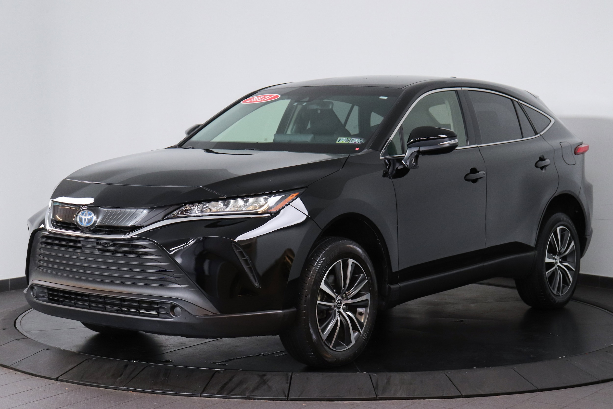 2021 Toyota Venza LE's photo