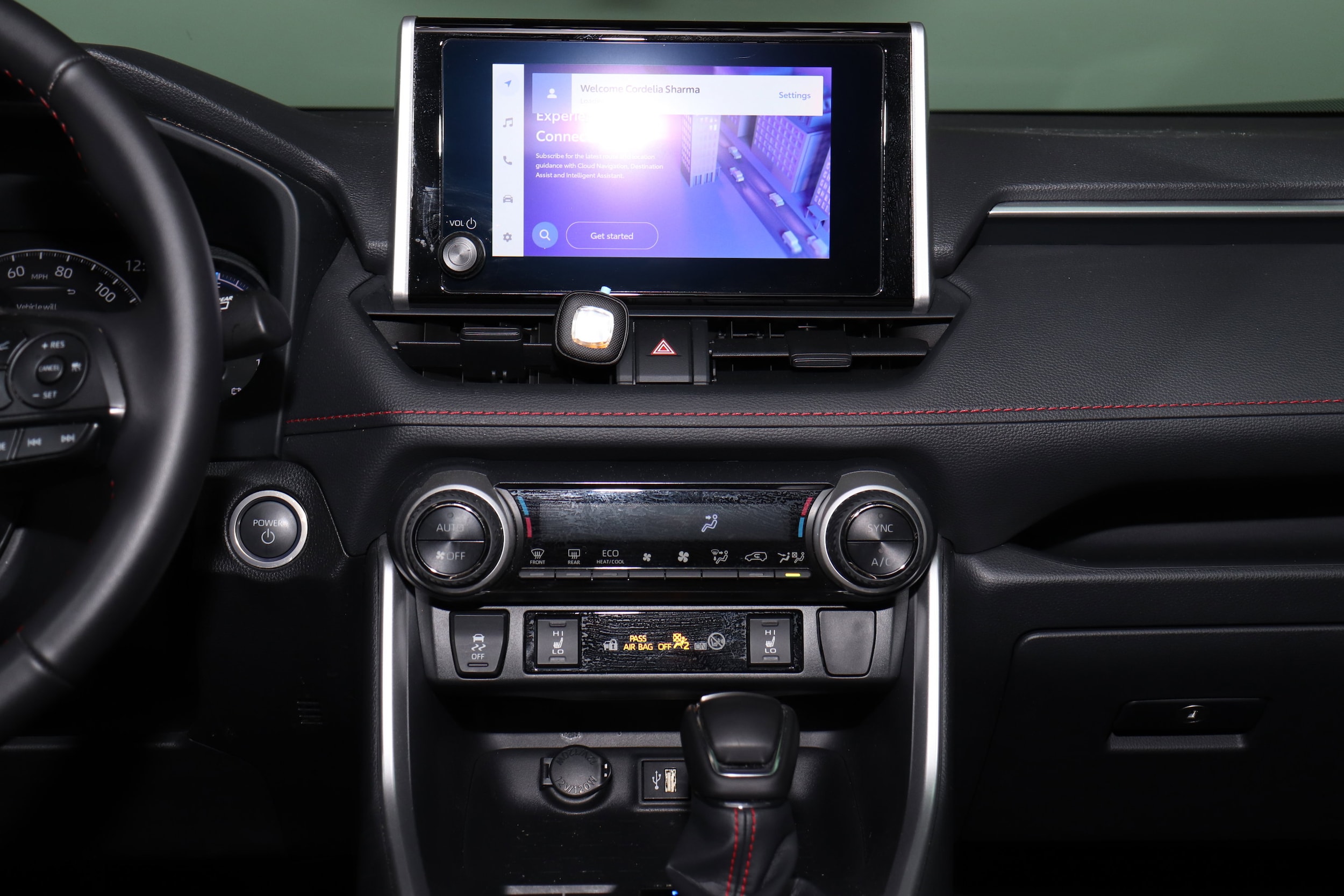 2025 Toyota RAV4 SE - Photo 23