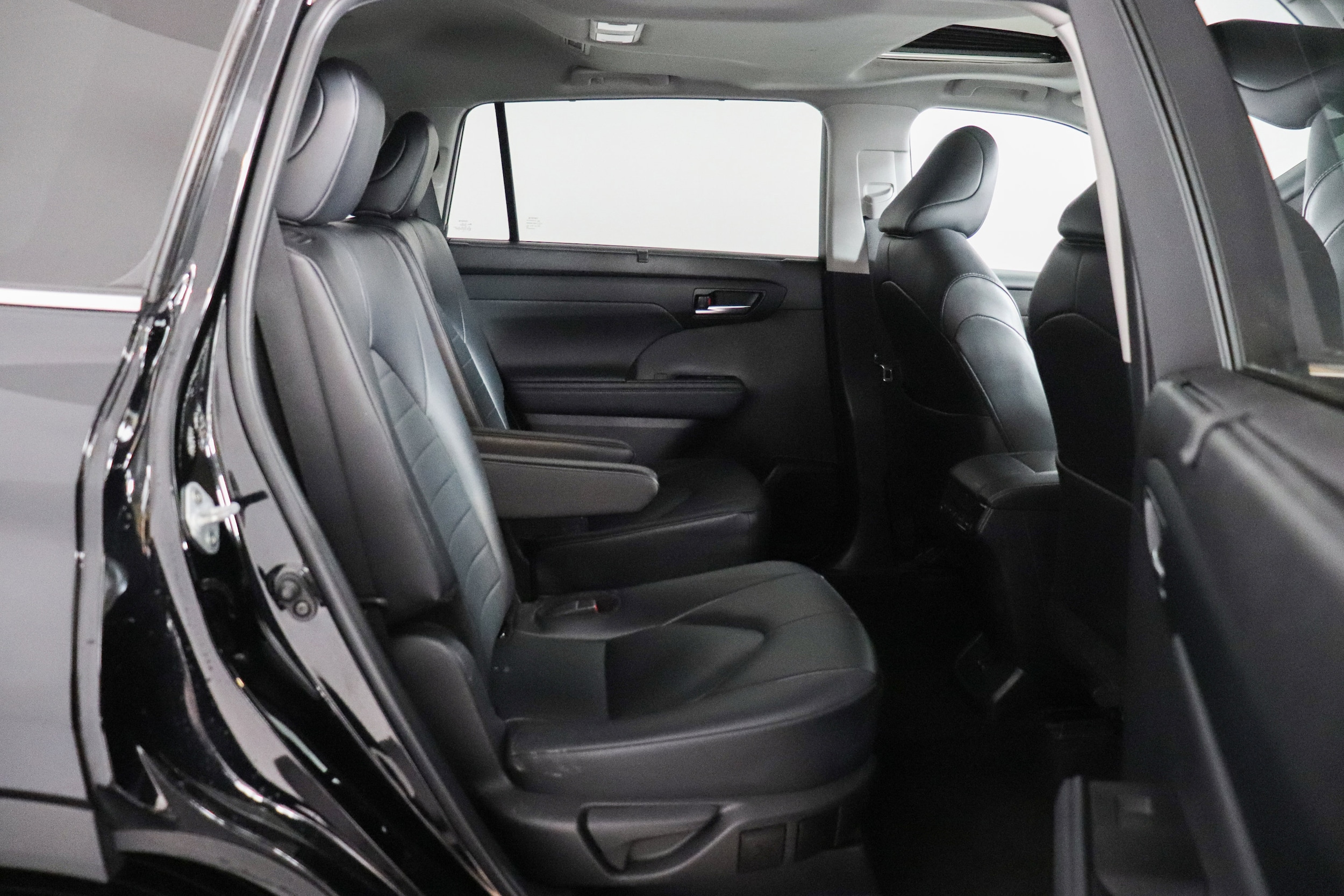 2024 Toyota Highlander LE - Photo 19