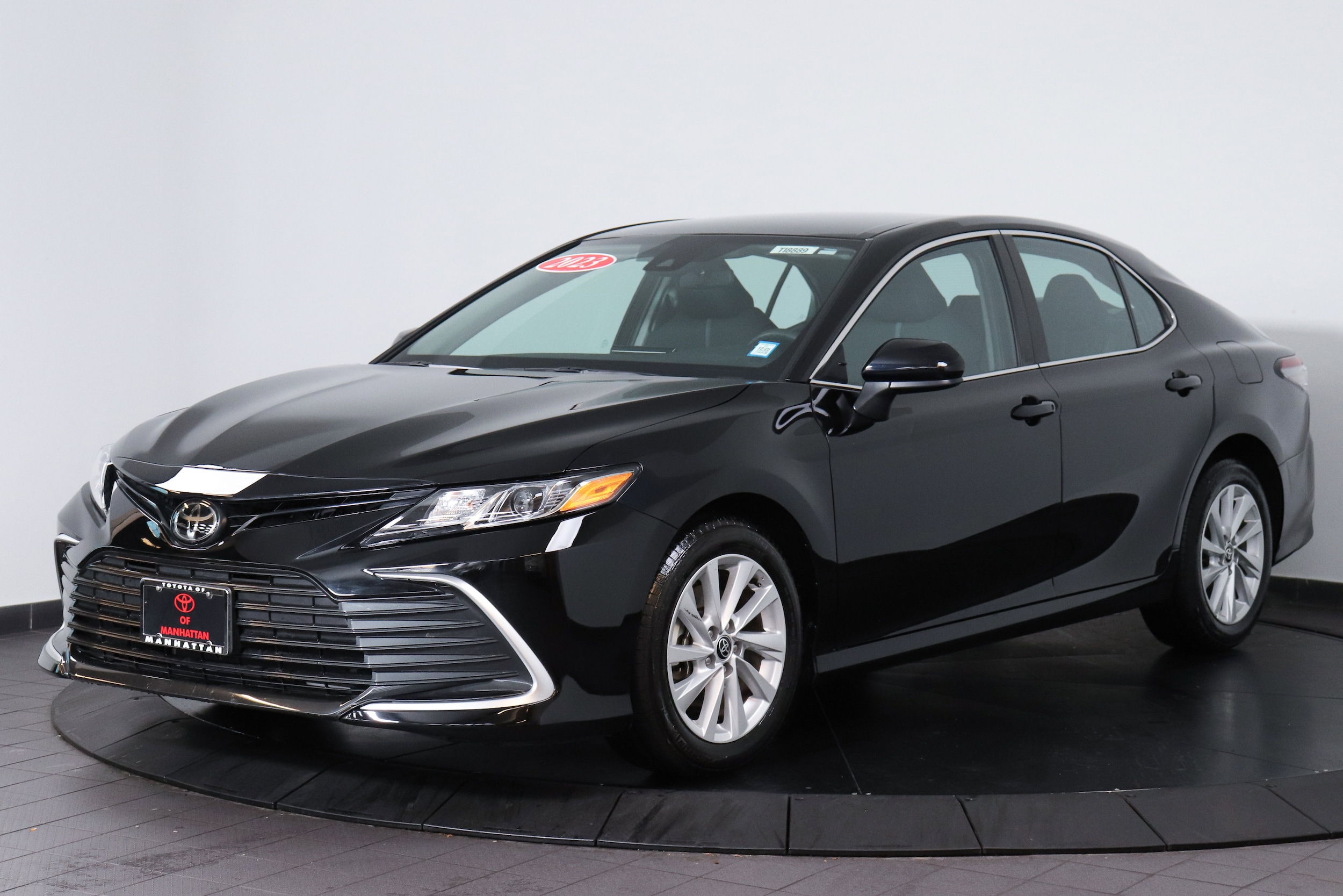 2023 Toyota Camry LE's photo