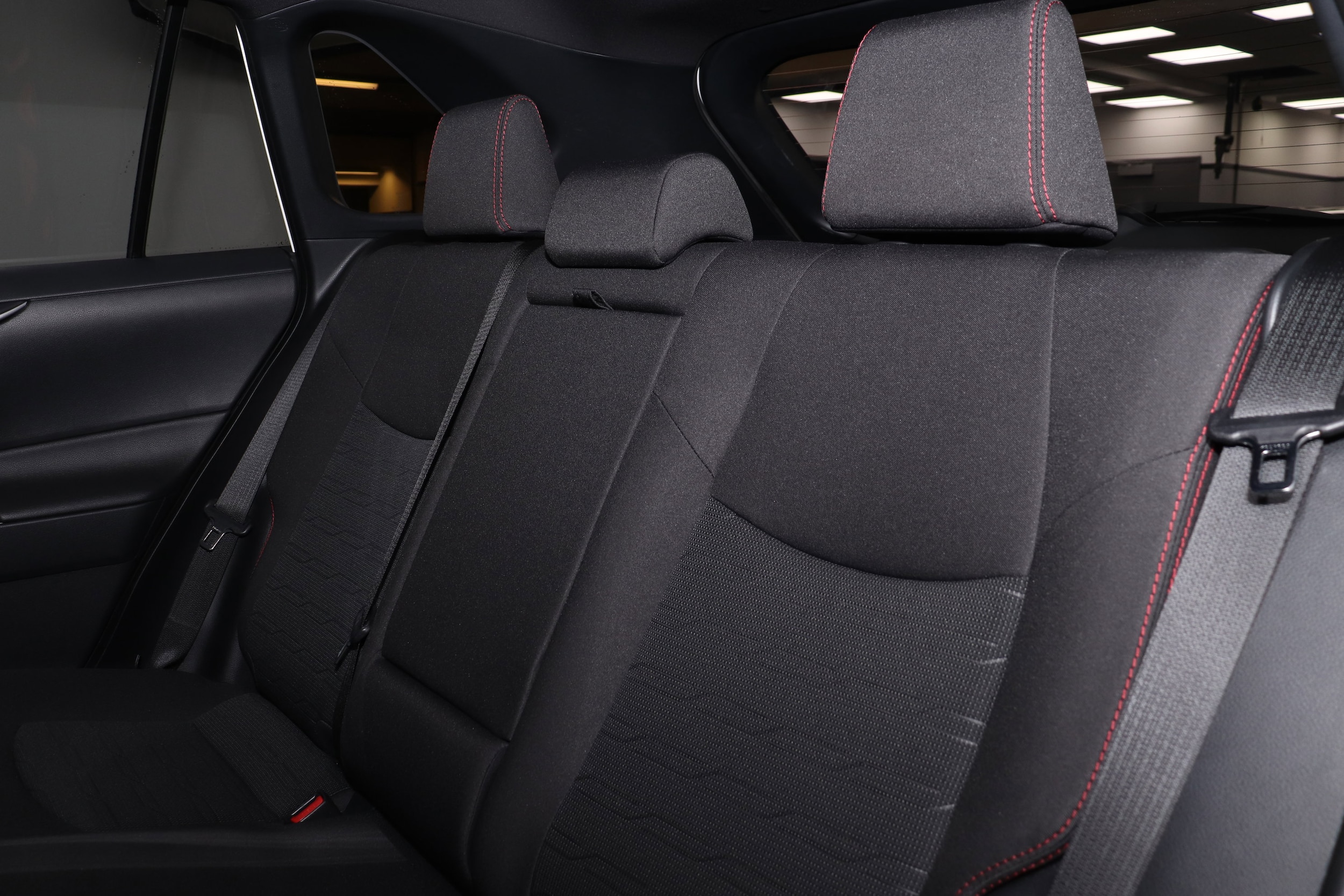 2025 Toyota RAV4 SE - Photo 18