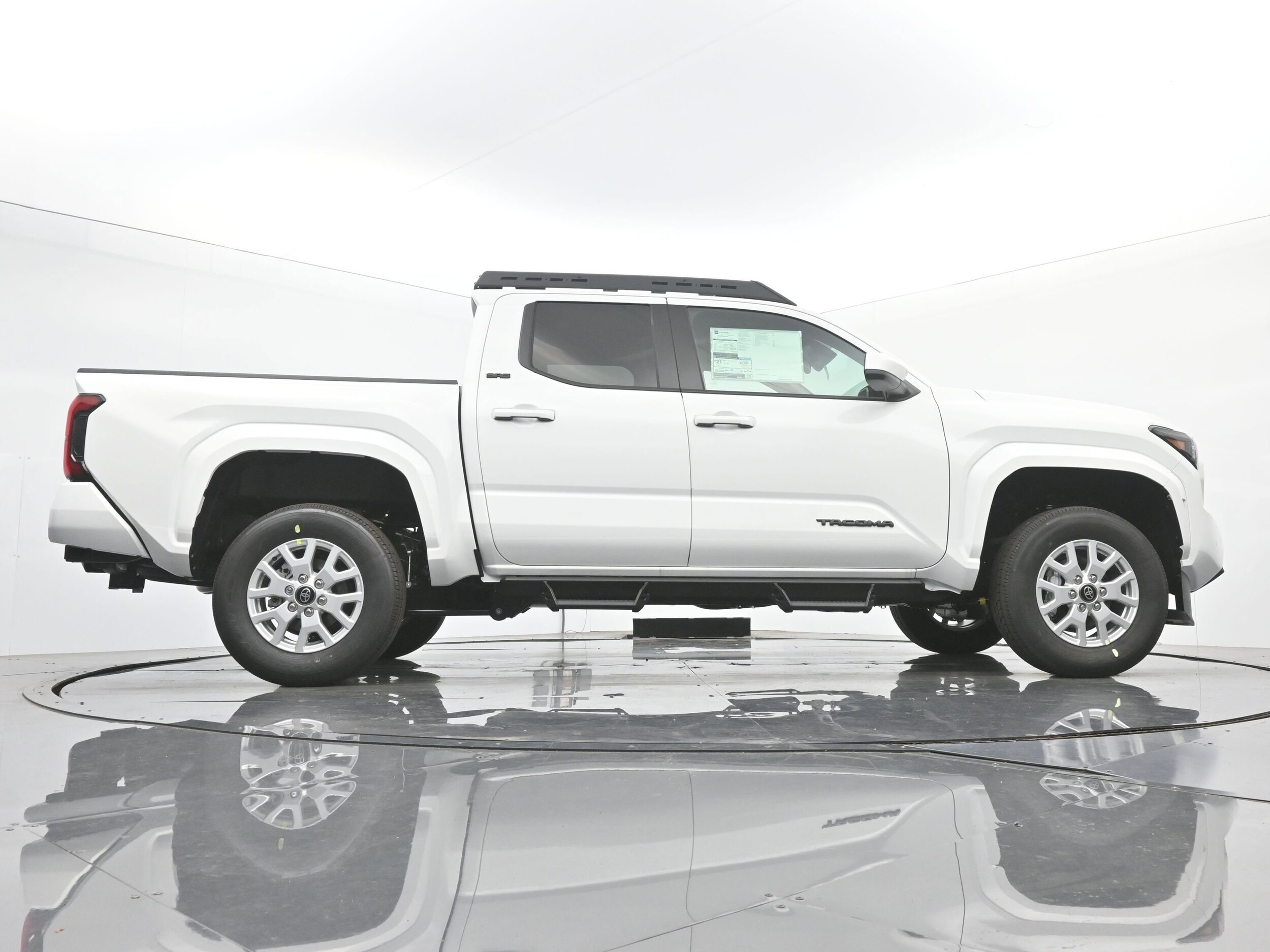 2025 Toyota Tacoma SR5 - Photo 20