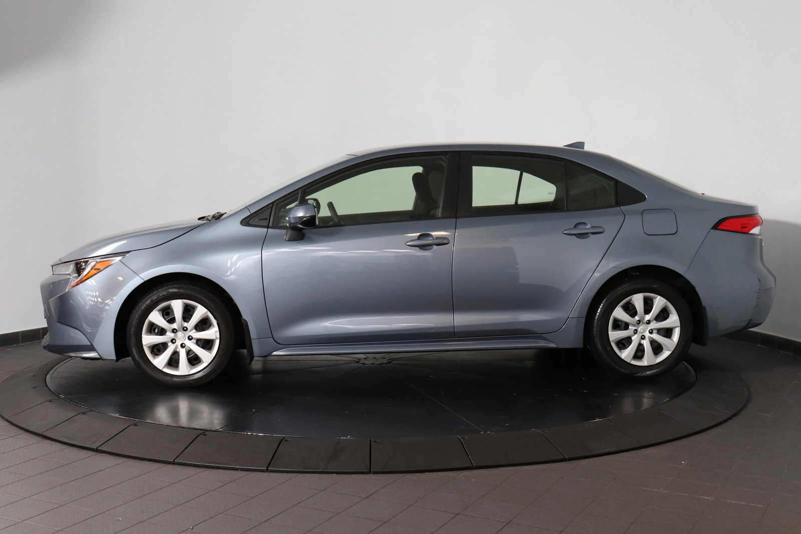 Used 2021 Toyota Corolla LE with VIN JTDEPMAE8MJ177401 for sale in New York, NY