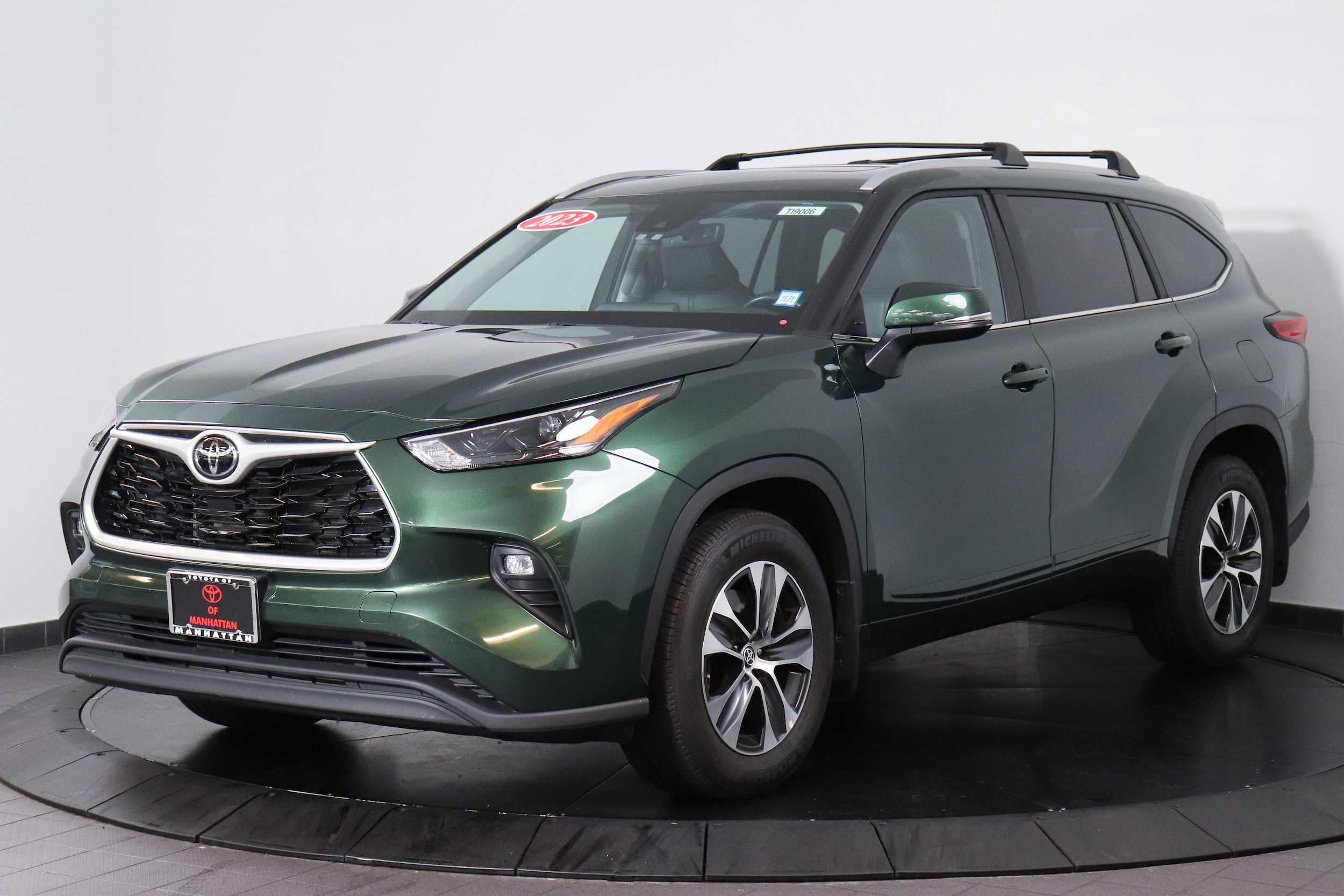 2023 Toyota Highlander XLE's photo