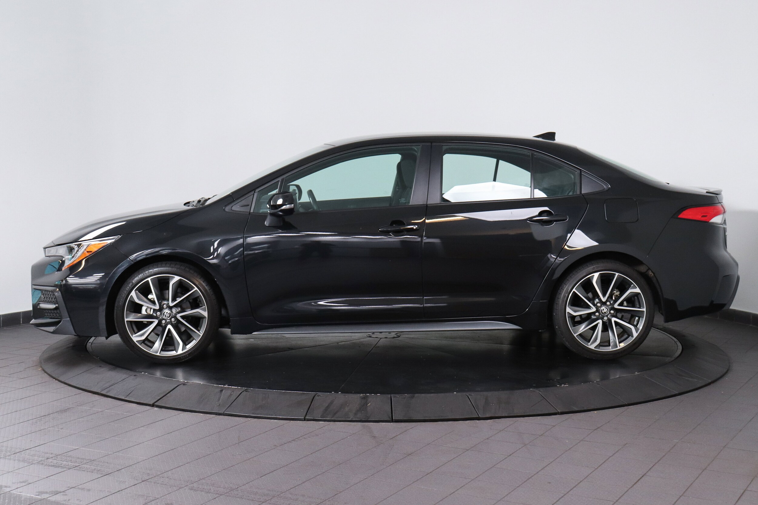 2022 Toyota Corolla SE photo 2