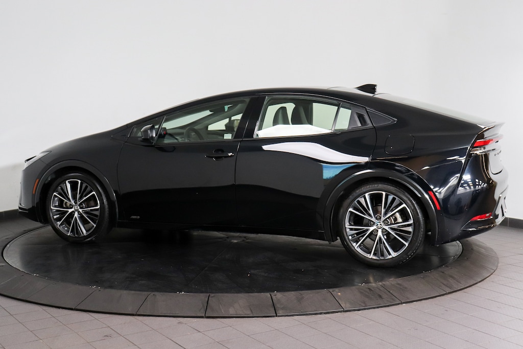 Used 2023 Toyota Prius XLE Hatchback