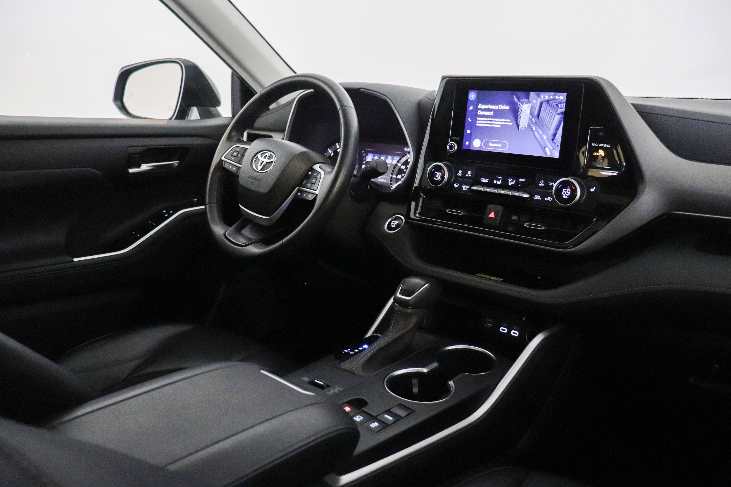 2024 Toyota Highlander LE - Photo 26