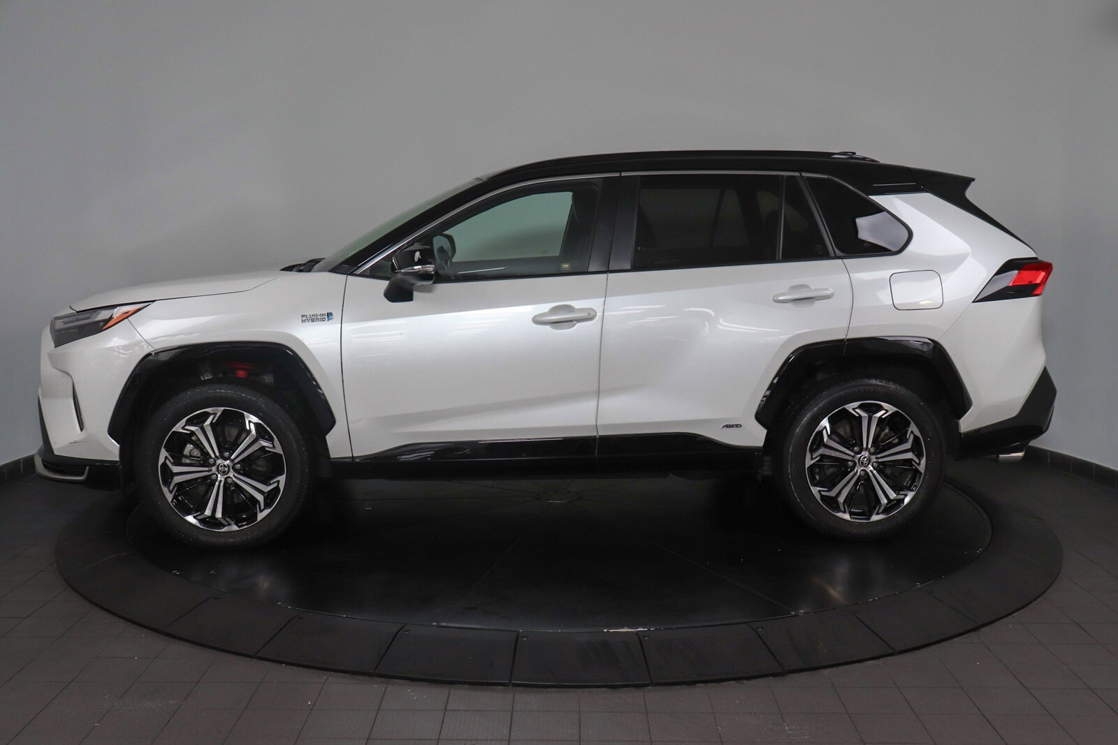 2023 Toyota RAV4 Prime XSE photo 2