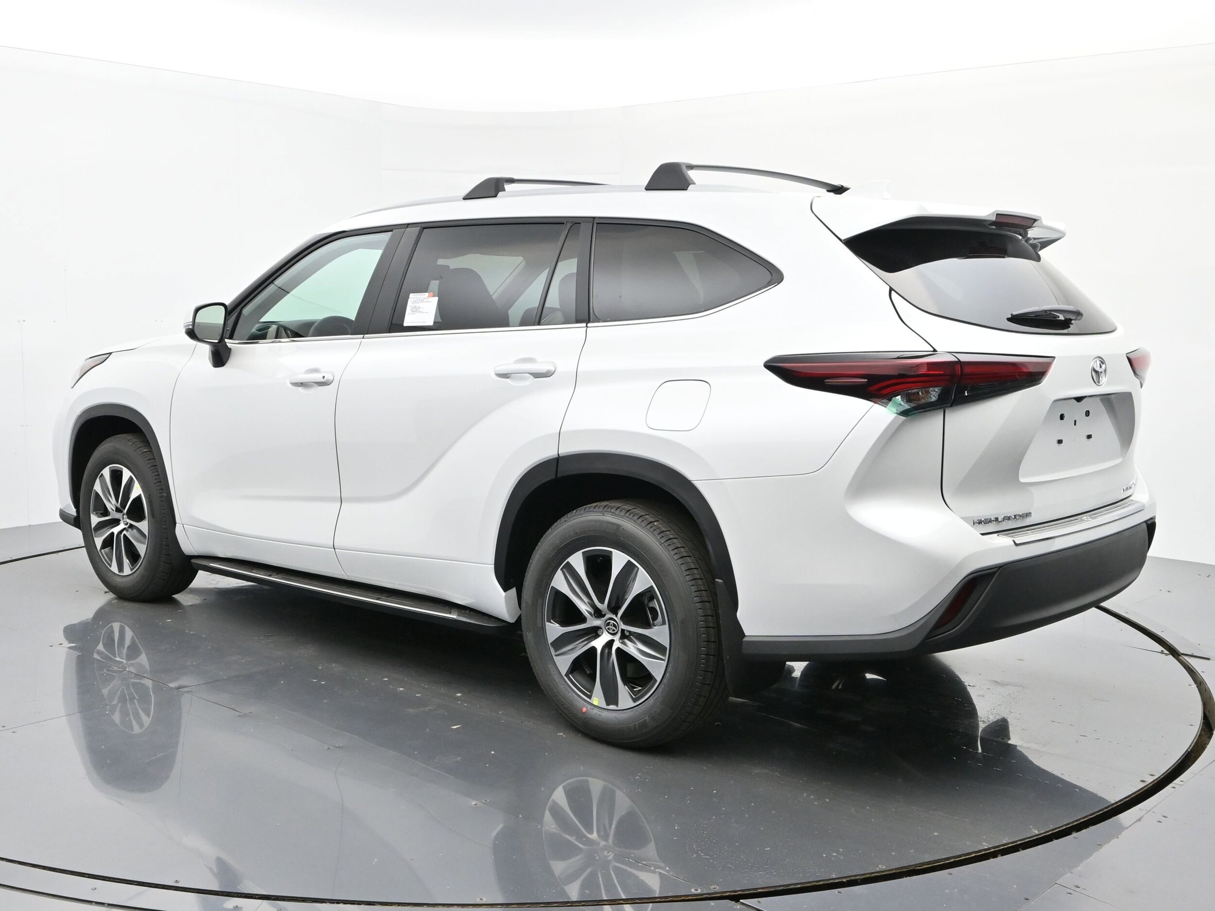 2026 Toyota Highlander XLE XSE Platinum Limited photo 2