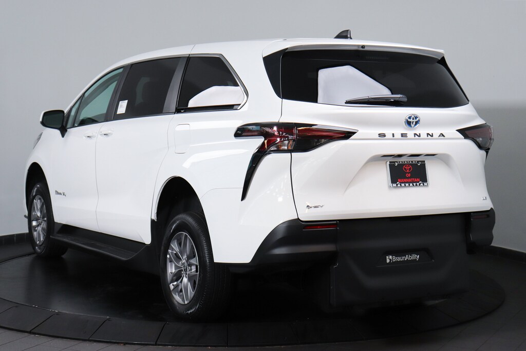 Used 2025 Toyota Sienna LE 8 Passenger Van Passenger Van