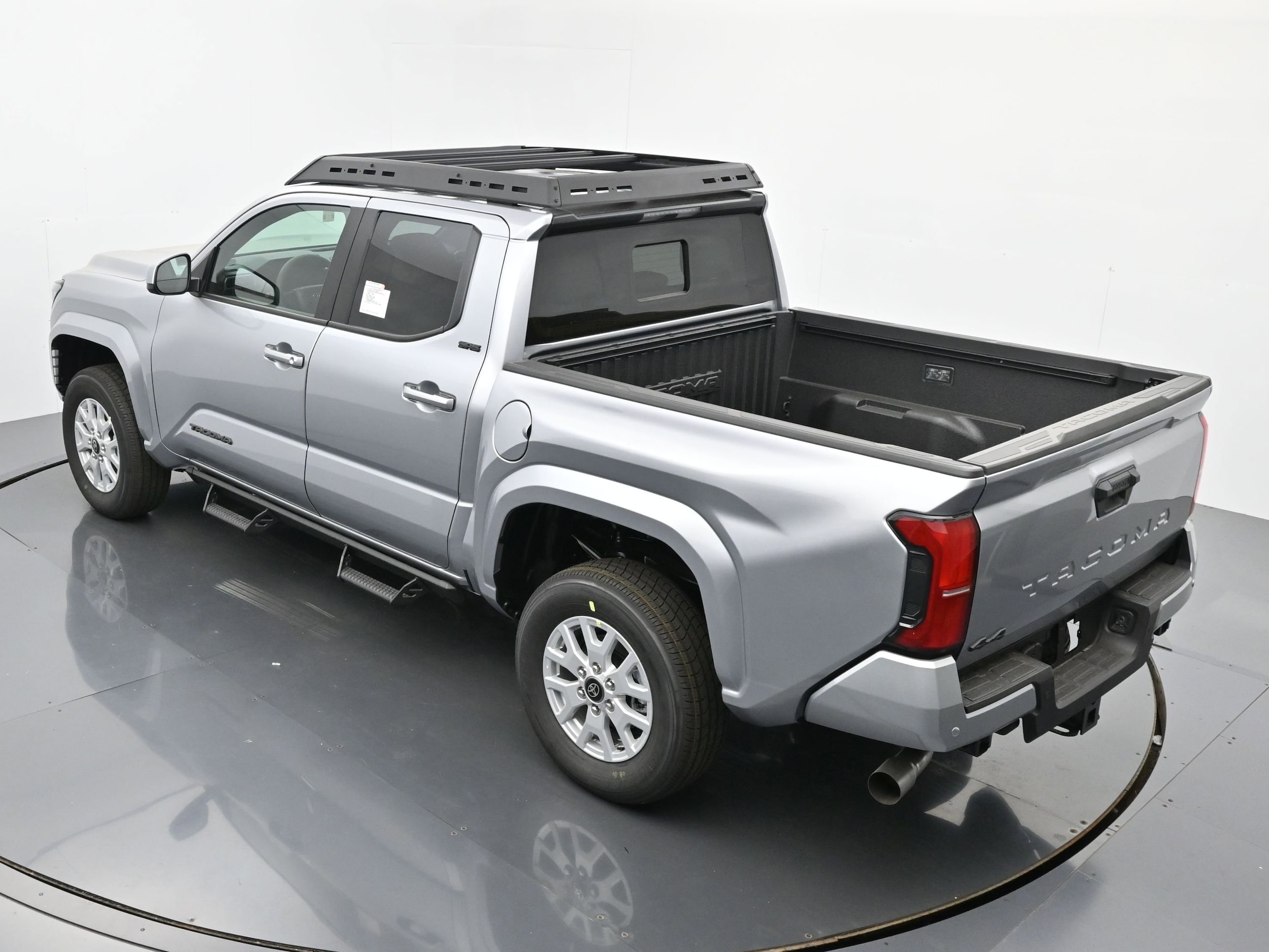2025 Toyota Tacoma SR5 - Photo 25